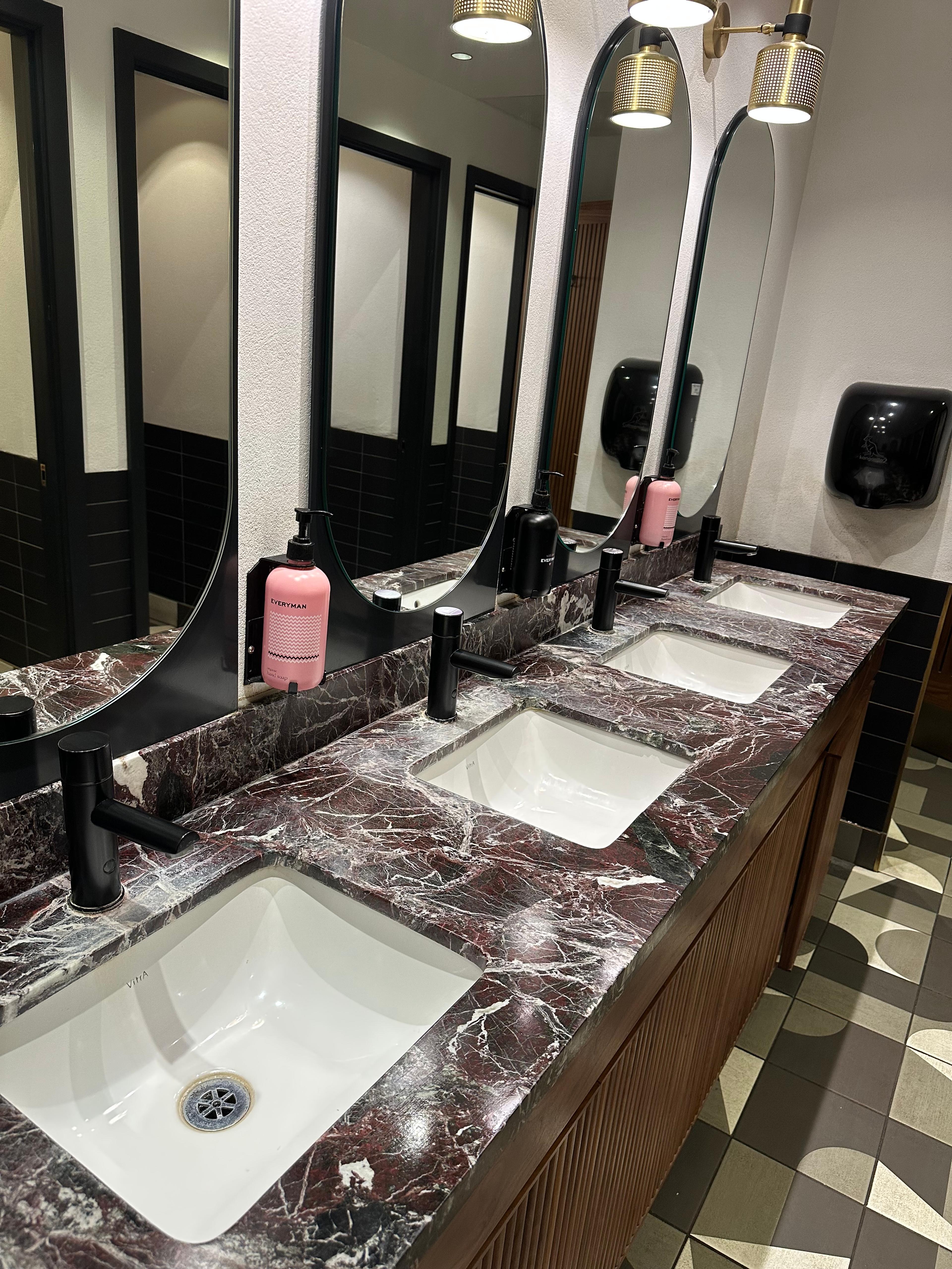 0b40a864-530a-4325-837d-cd94ec5ff629.jpeg