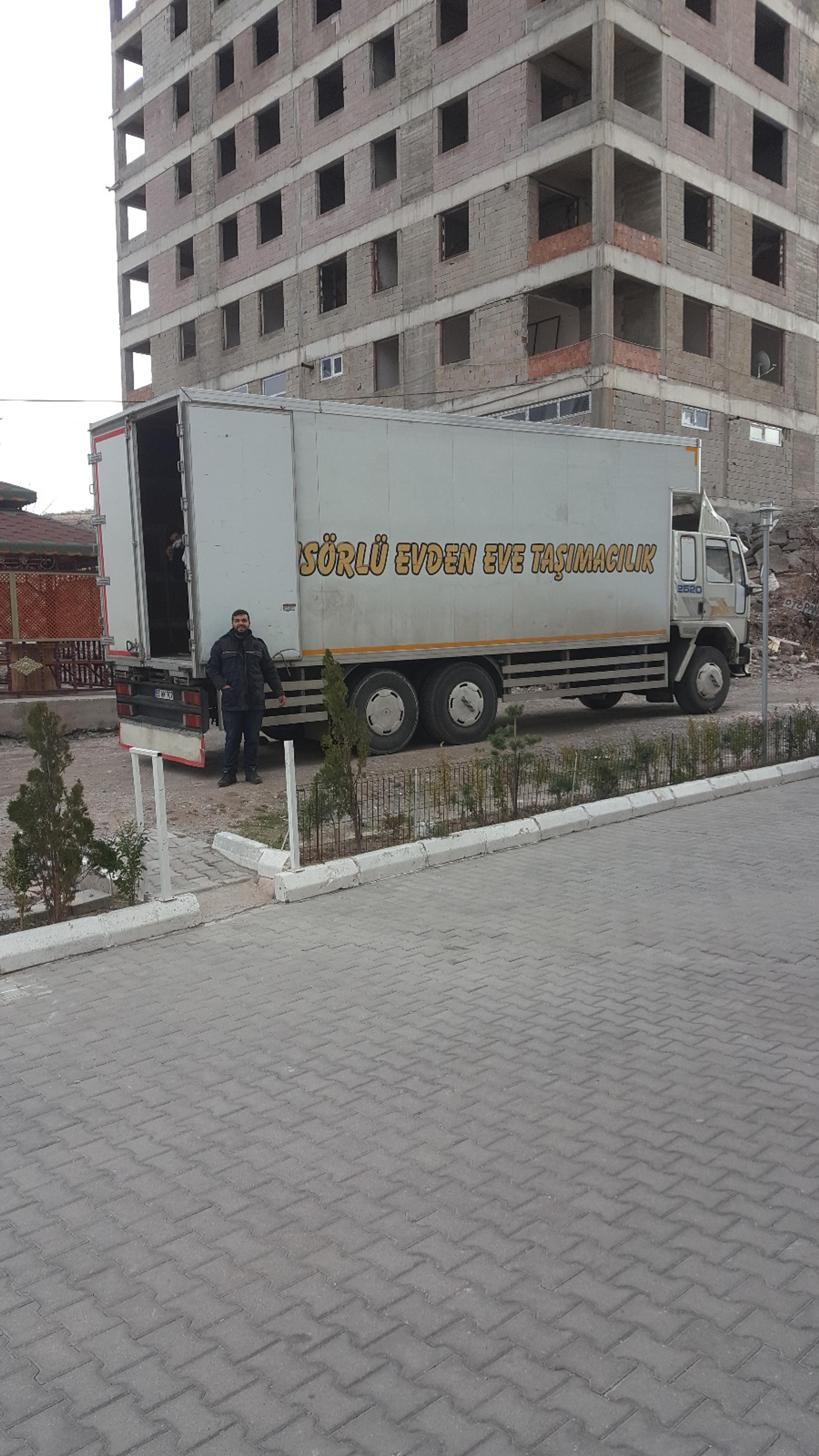 2bc6e0ce-2b48-47b1-adf5-e2e33aed2aae.jpg