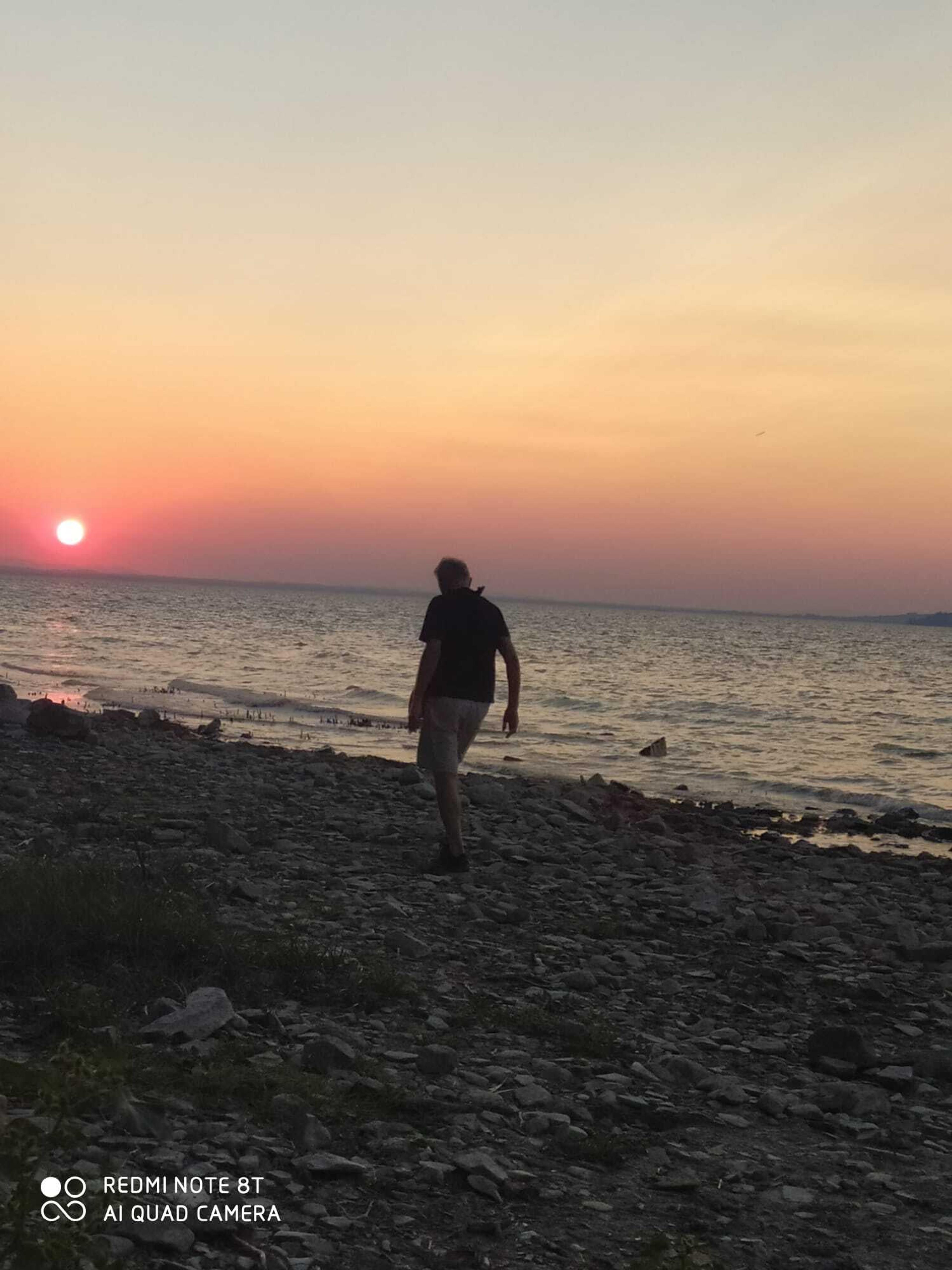 8e310550-ac25-4136-88ab-7b4aaba5c2e2.jpeg