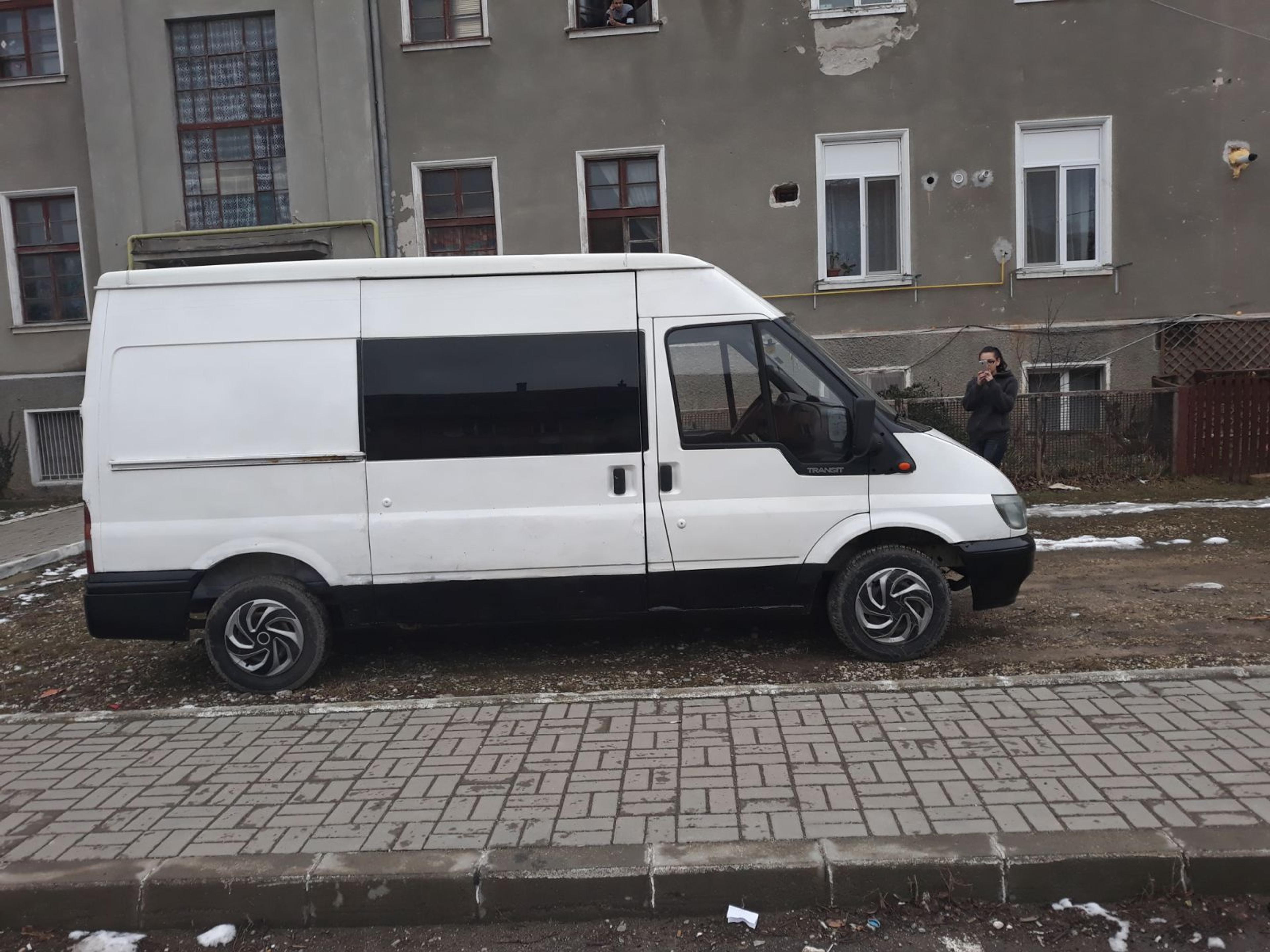 b8cb8300-44bf-4da0-b1bf-734cb74b64a5.jpg