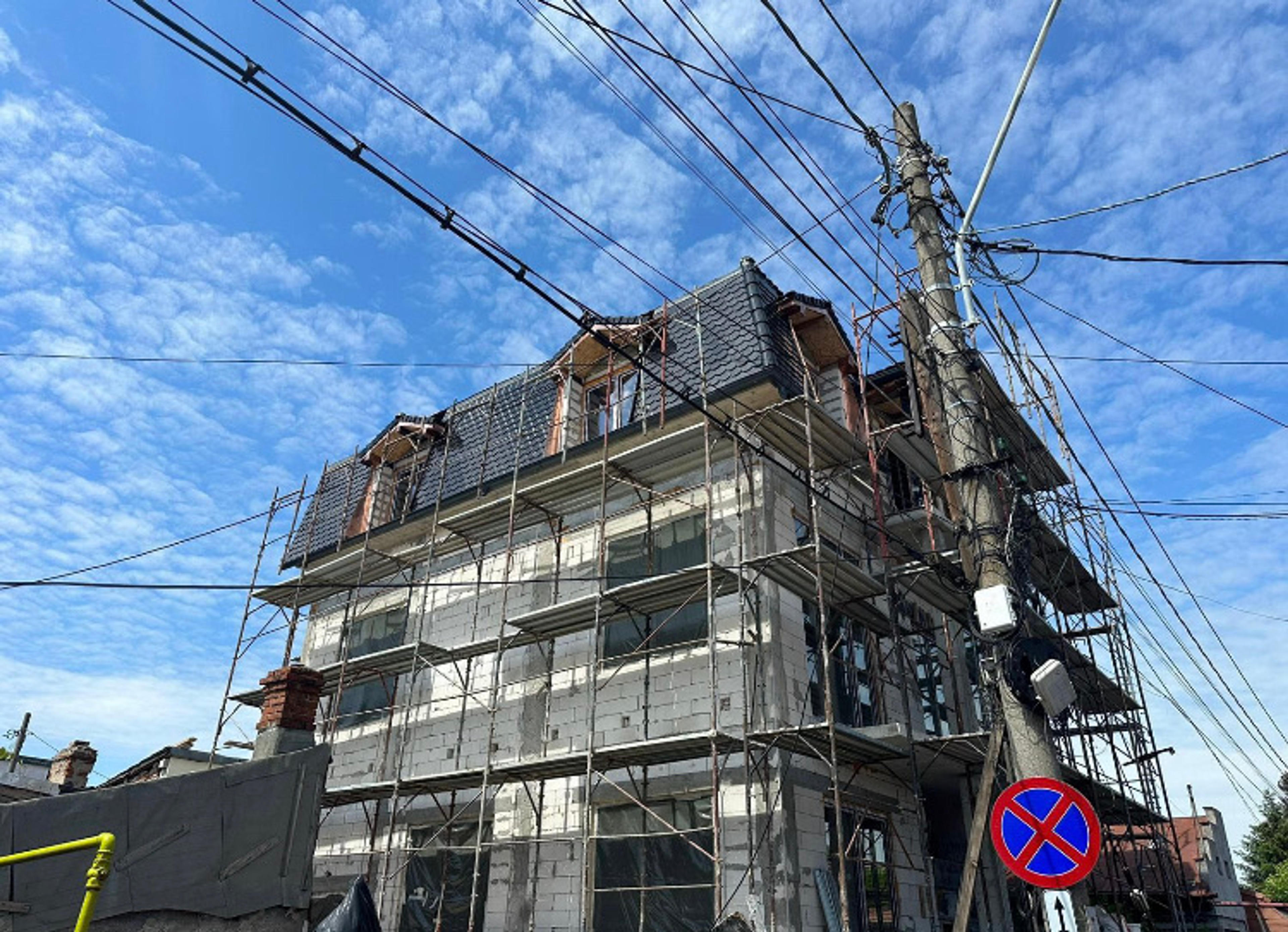 ceff7d72-a6d9-4021-bdda-8cb5b6614afe.jpeg