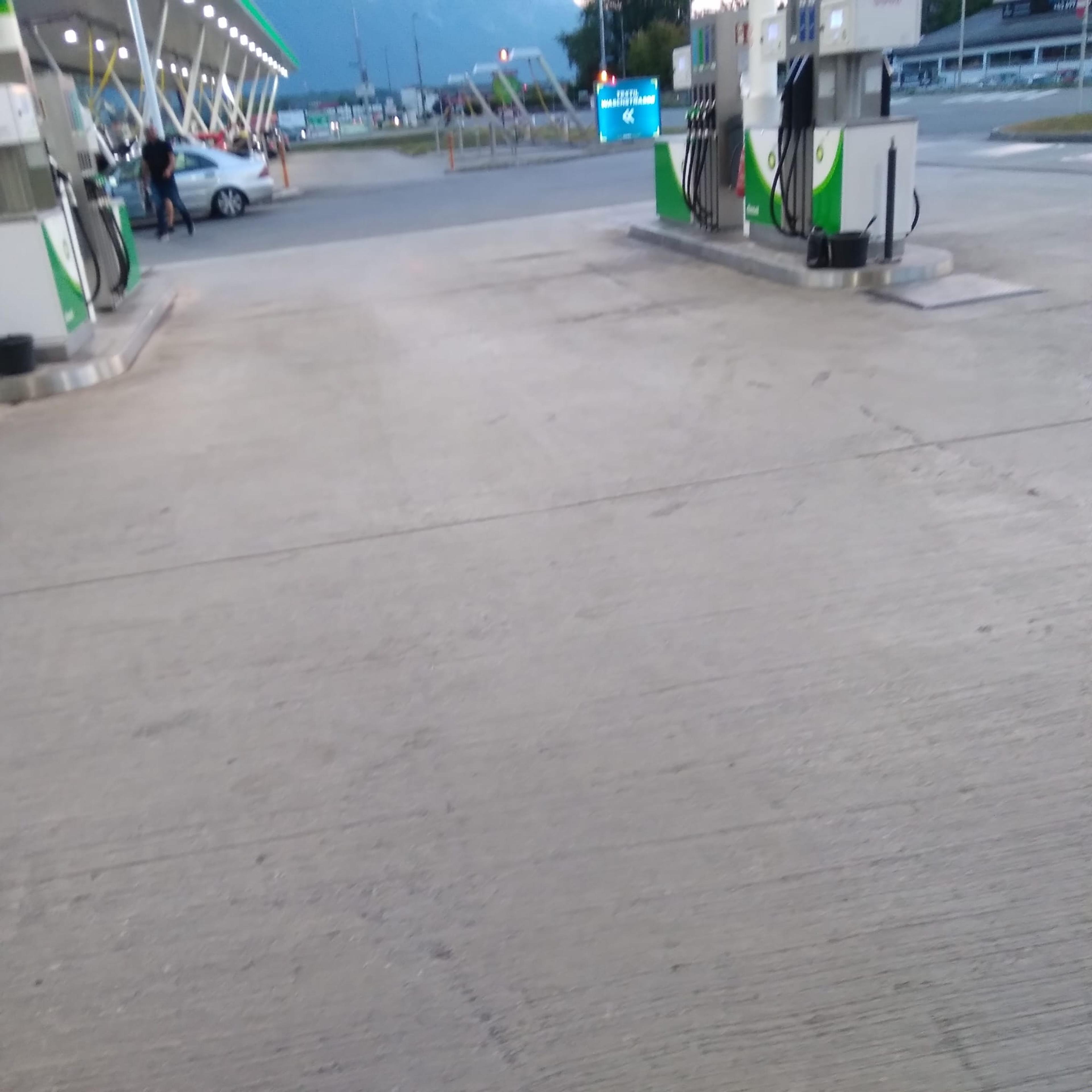 dec54c28-b0f3-4fd9-b909-1ea35be86d34.jpeg