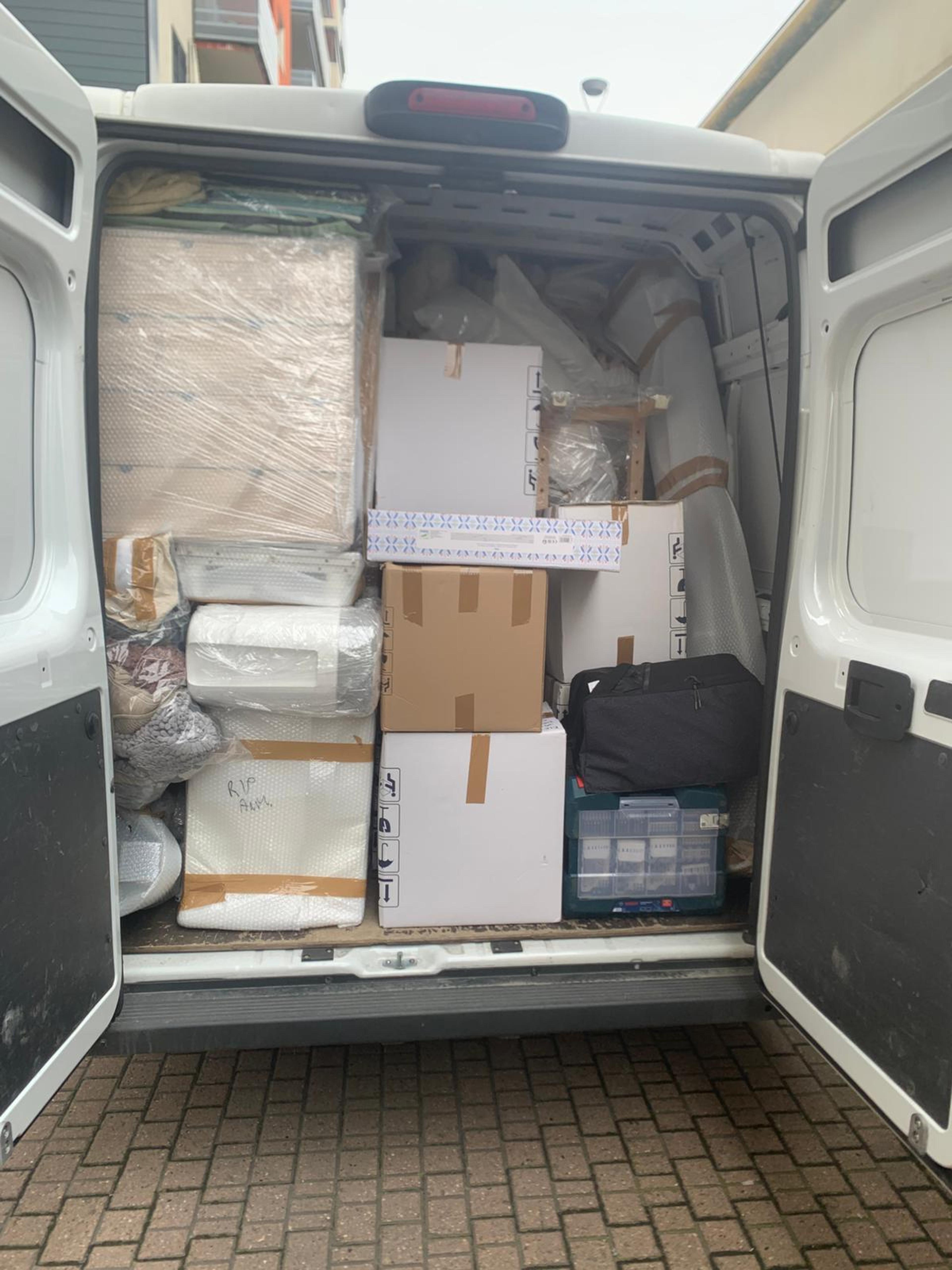 e225d1b3-69ec-4daf-a5f6-0b1bdd855160.jpeg