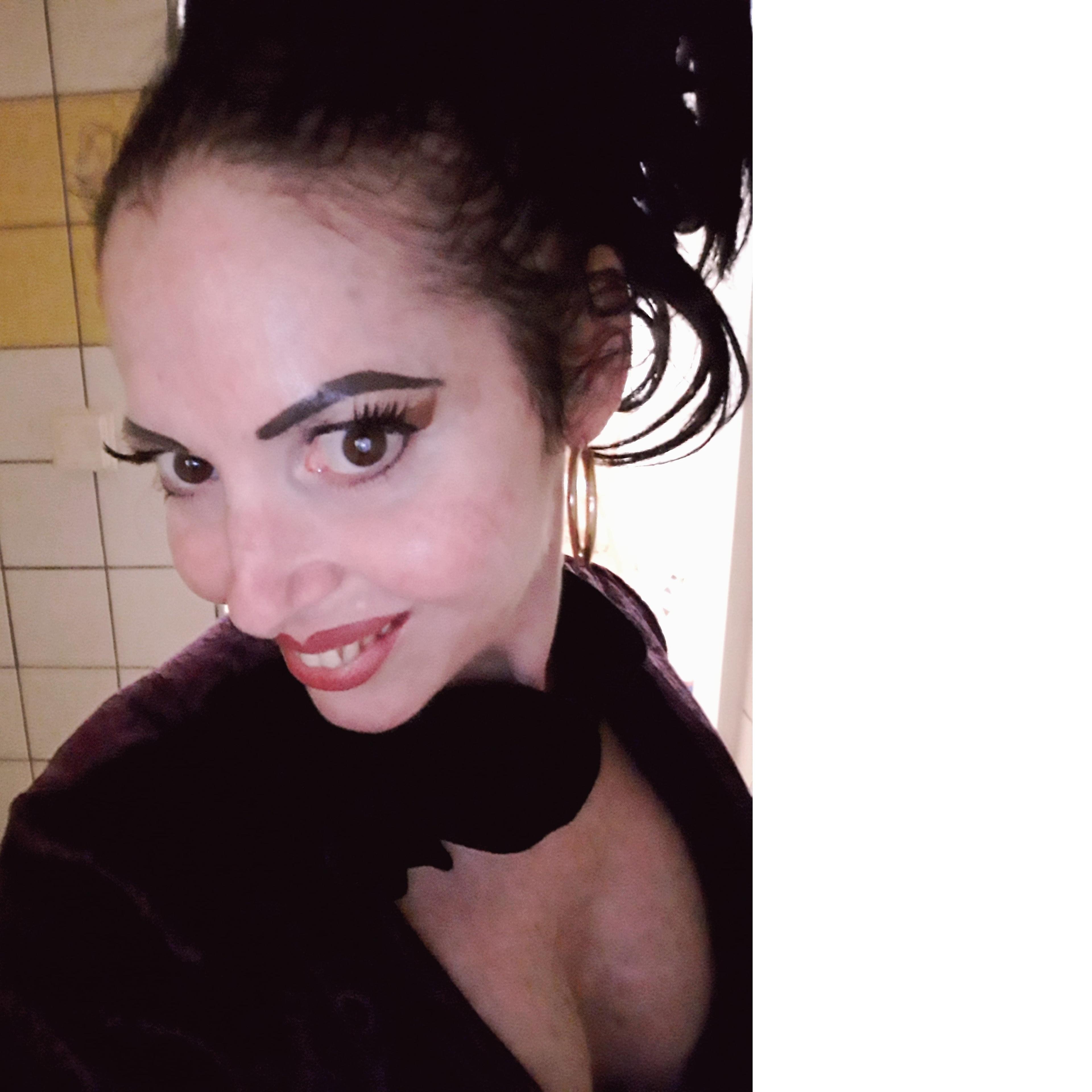 DR. ADRIENN HOFFMANN Hoffmann