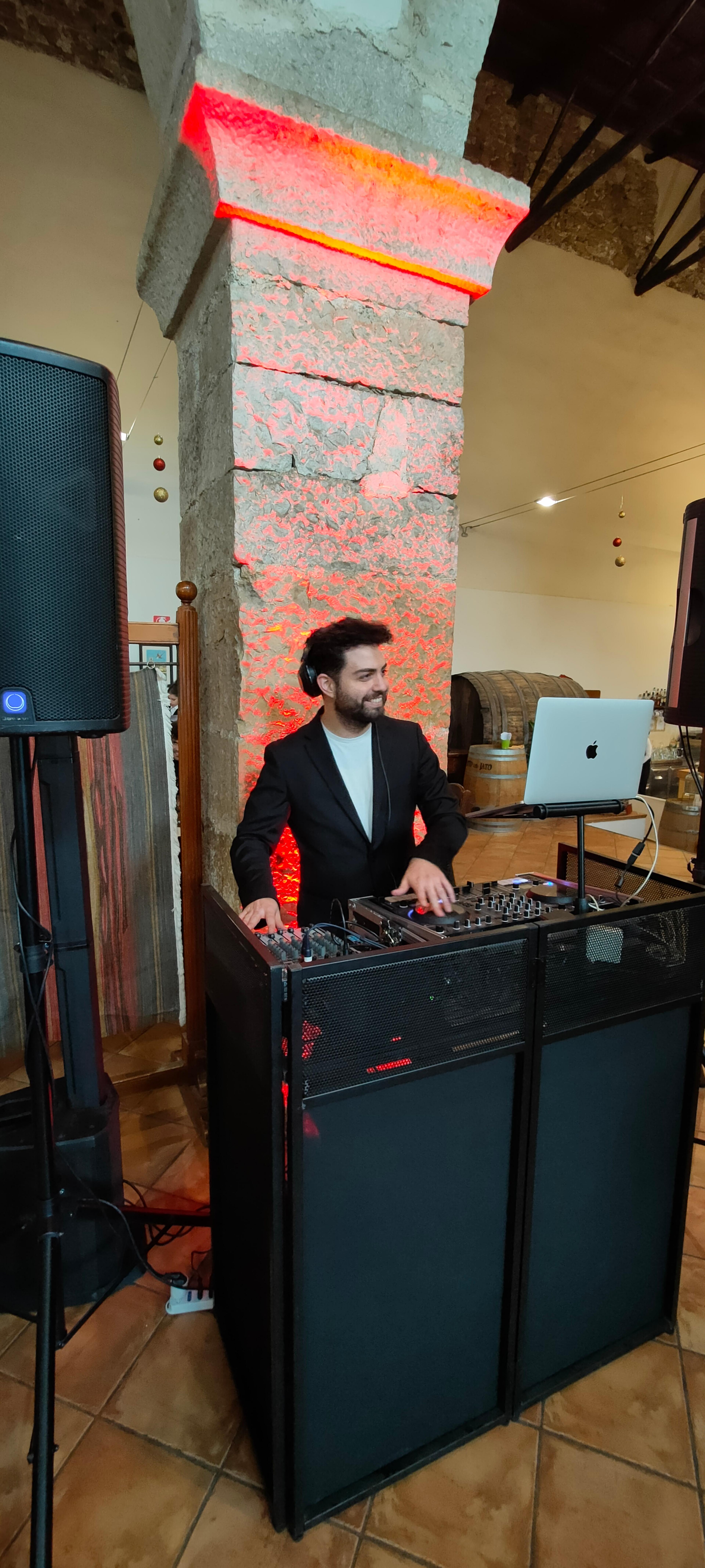 DJ Alex Caravella Musica e Intrattenimento  Caravella
