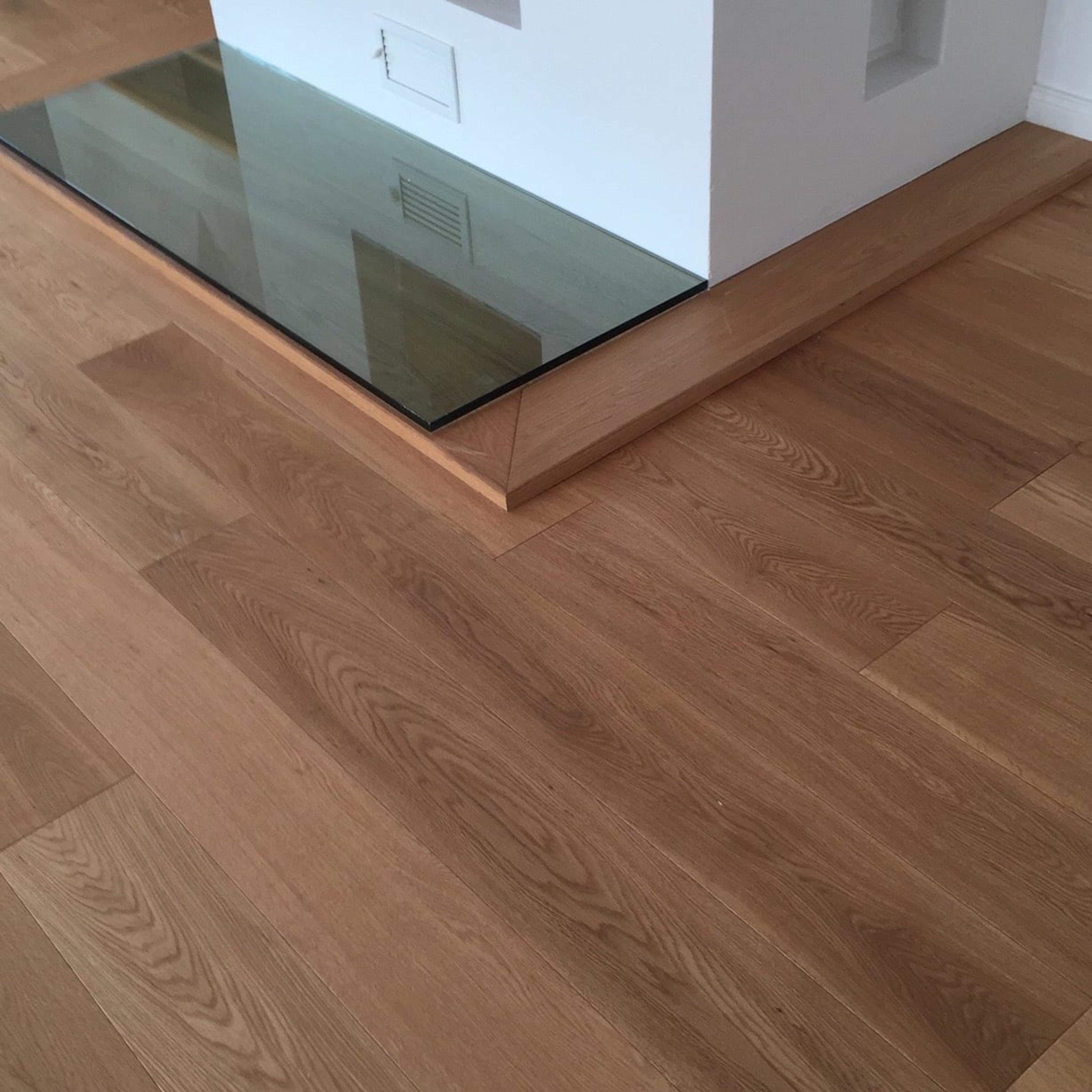 Hände und Werke Böden aus Holz- Parkettverlegung und Holzböden schleifen