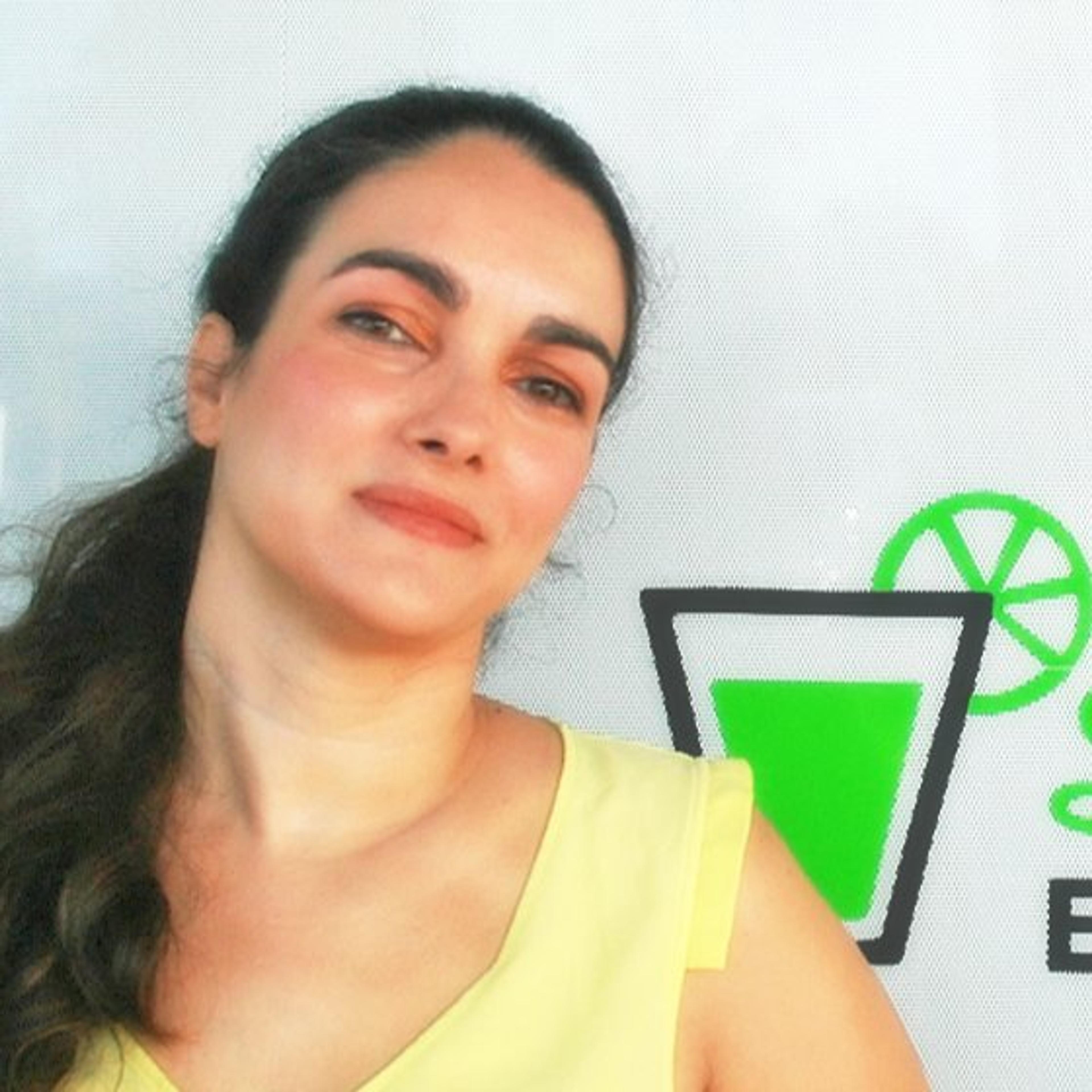 María Caballer, Diseñadora Gráfica y Web en Limonada Estudio