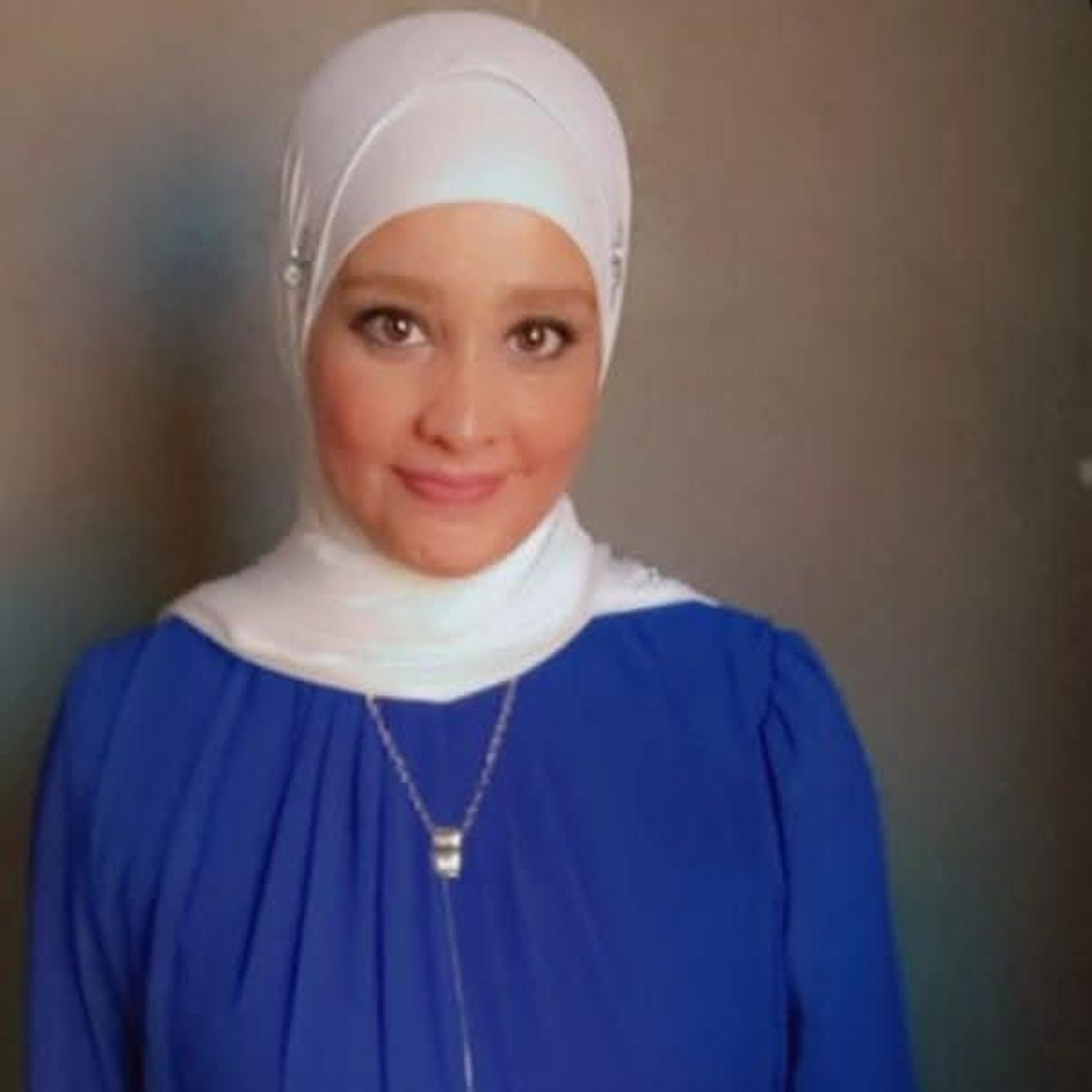 عامله نظافه وبوفيه