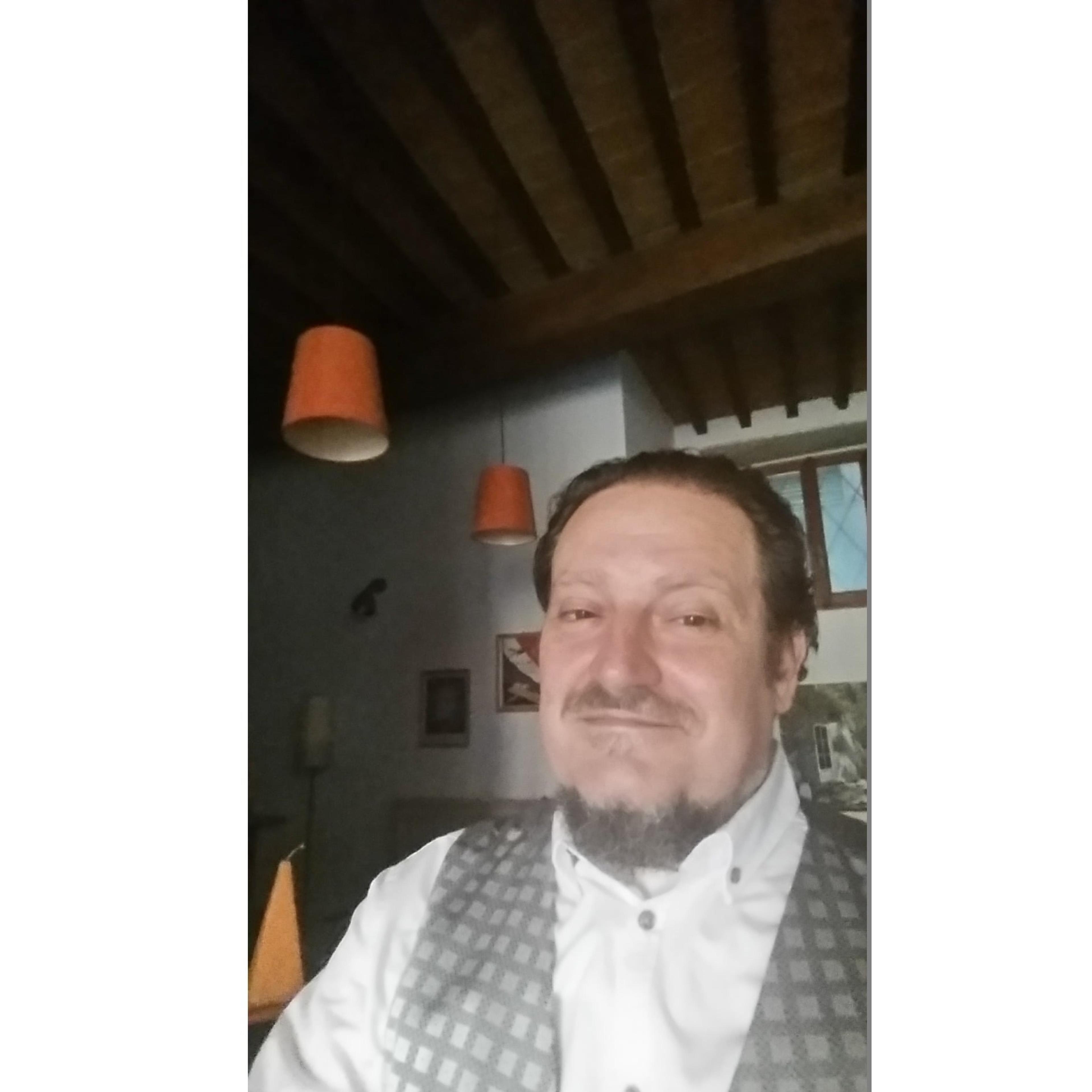 Traduttore PhD in Filologia germanica e nordica con solido background classico-umanistico
