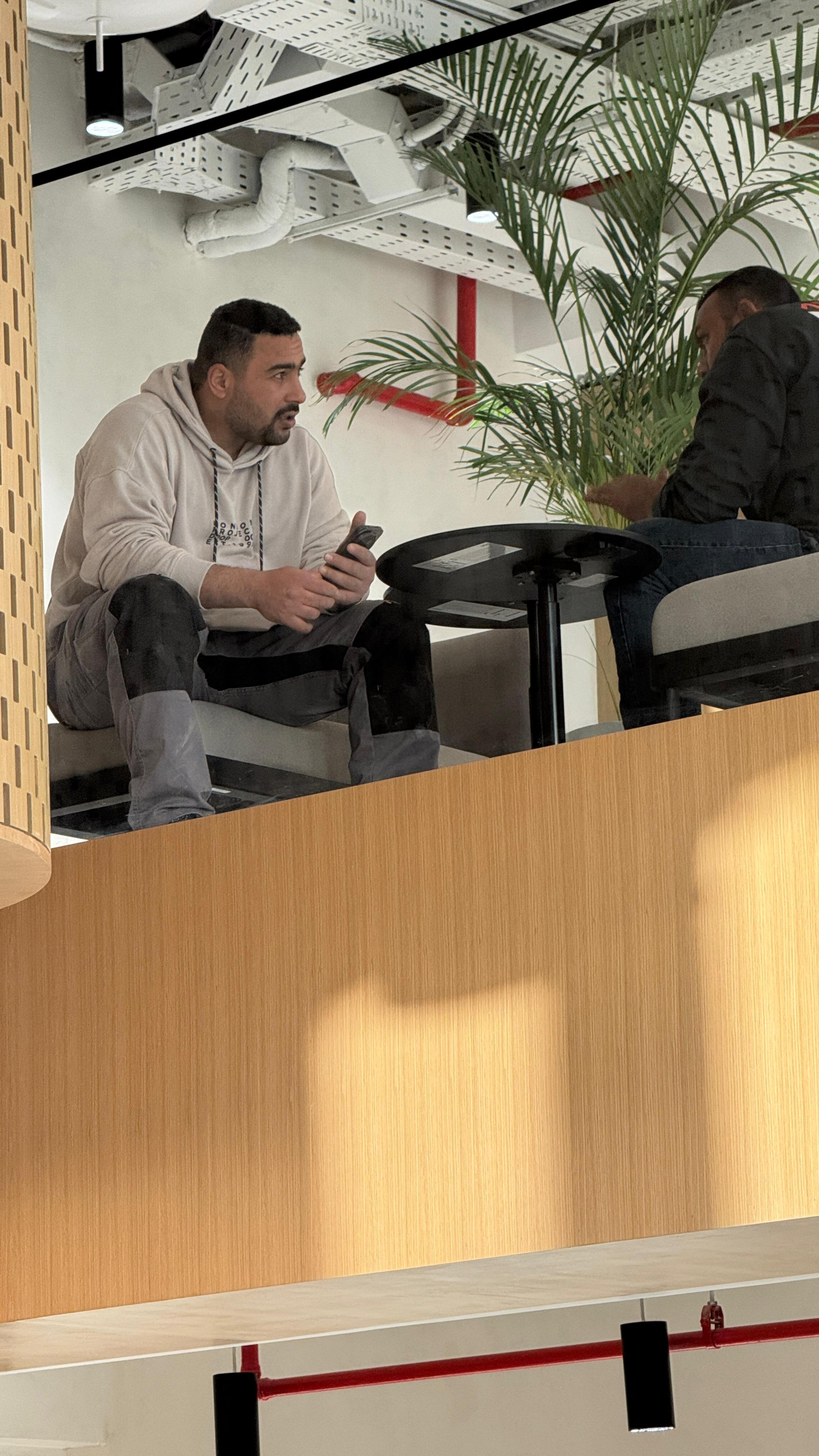 حذيفه العزازي