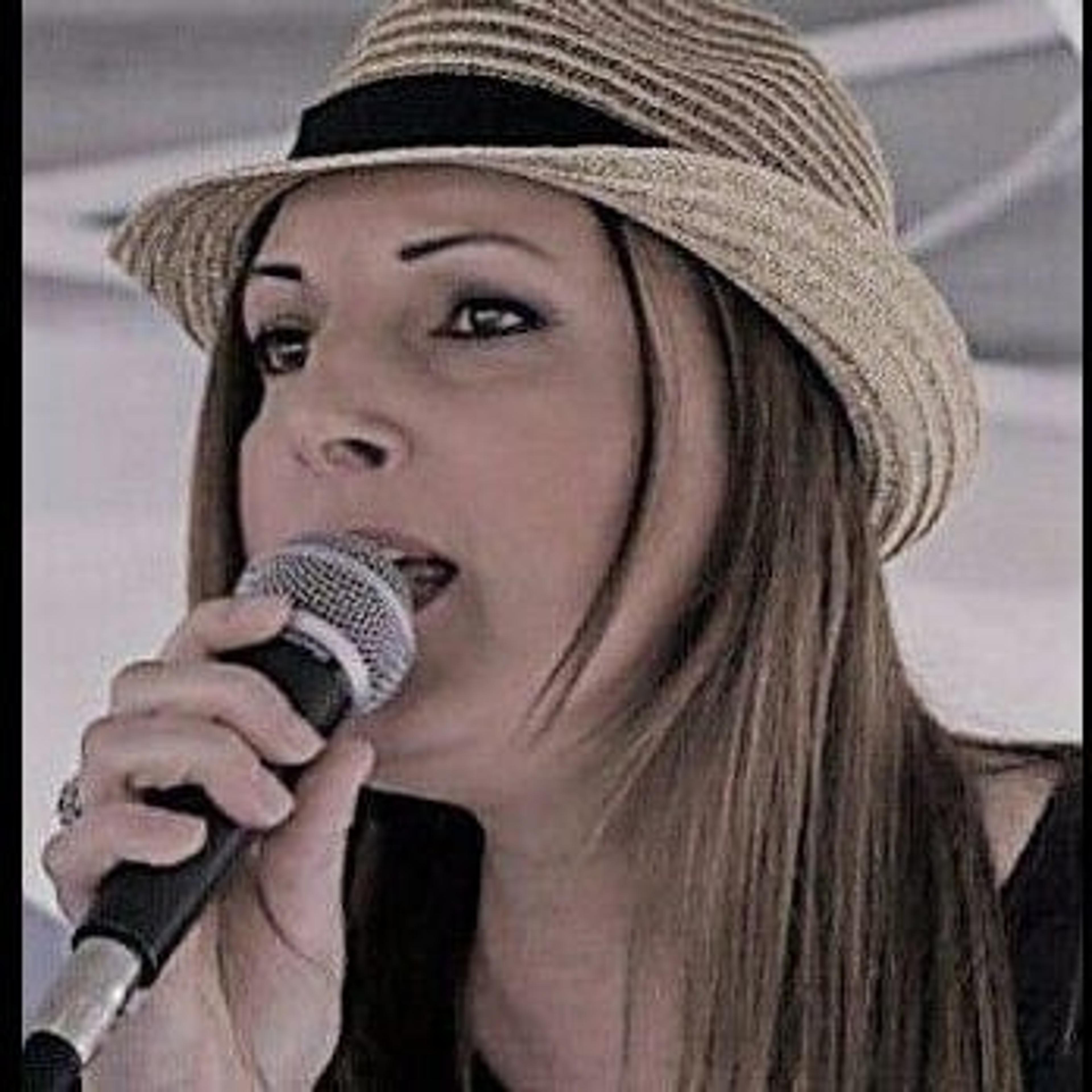 Cantante Rock, Pop, Soul, Funk con Band musicali disponibili per serate in locali, teatri, feste di