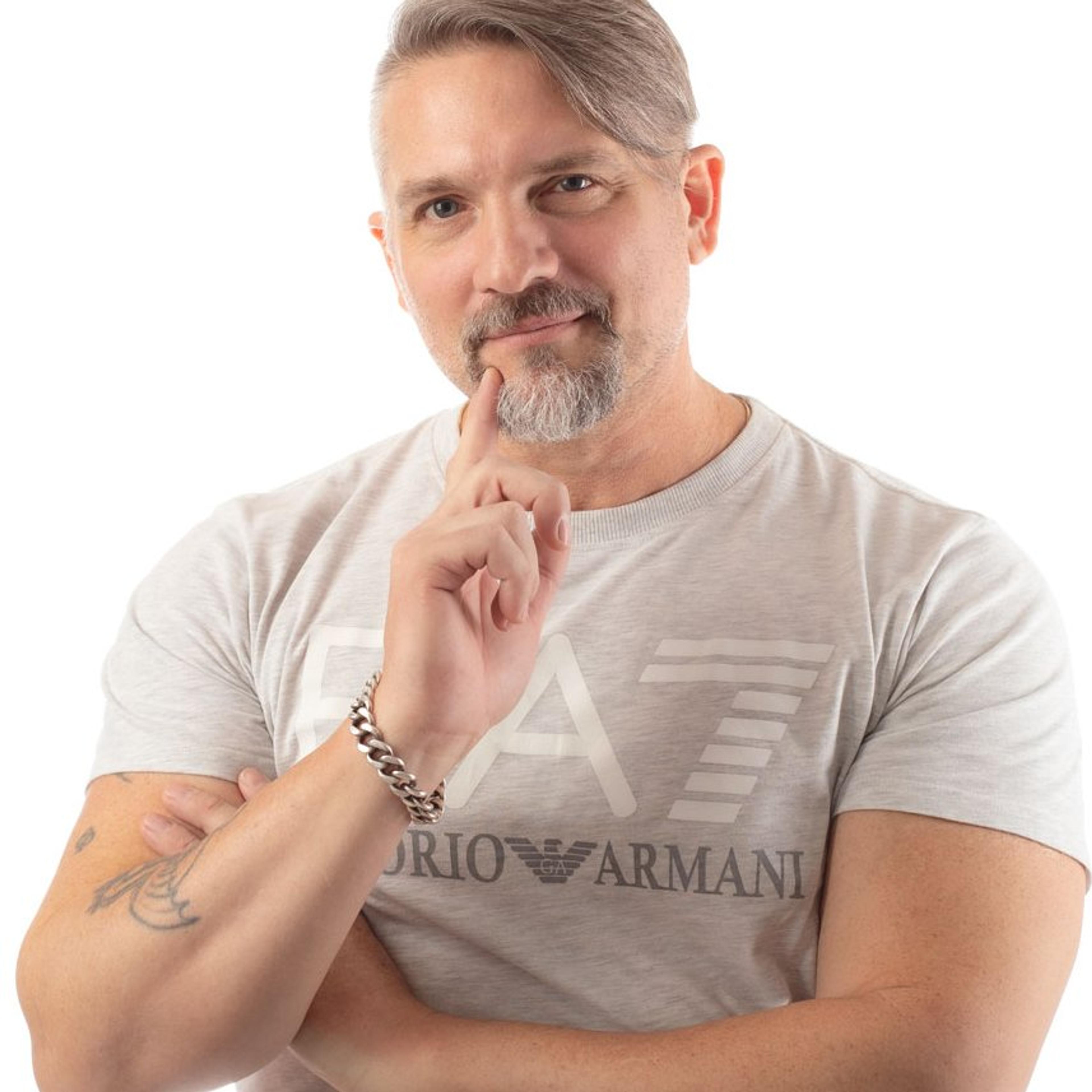 Leonardo K.