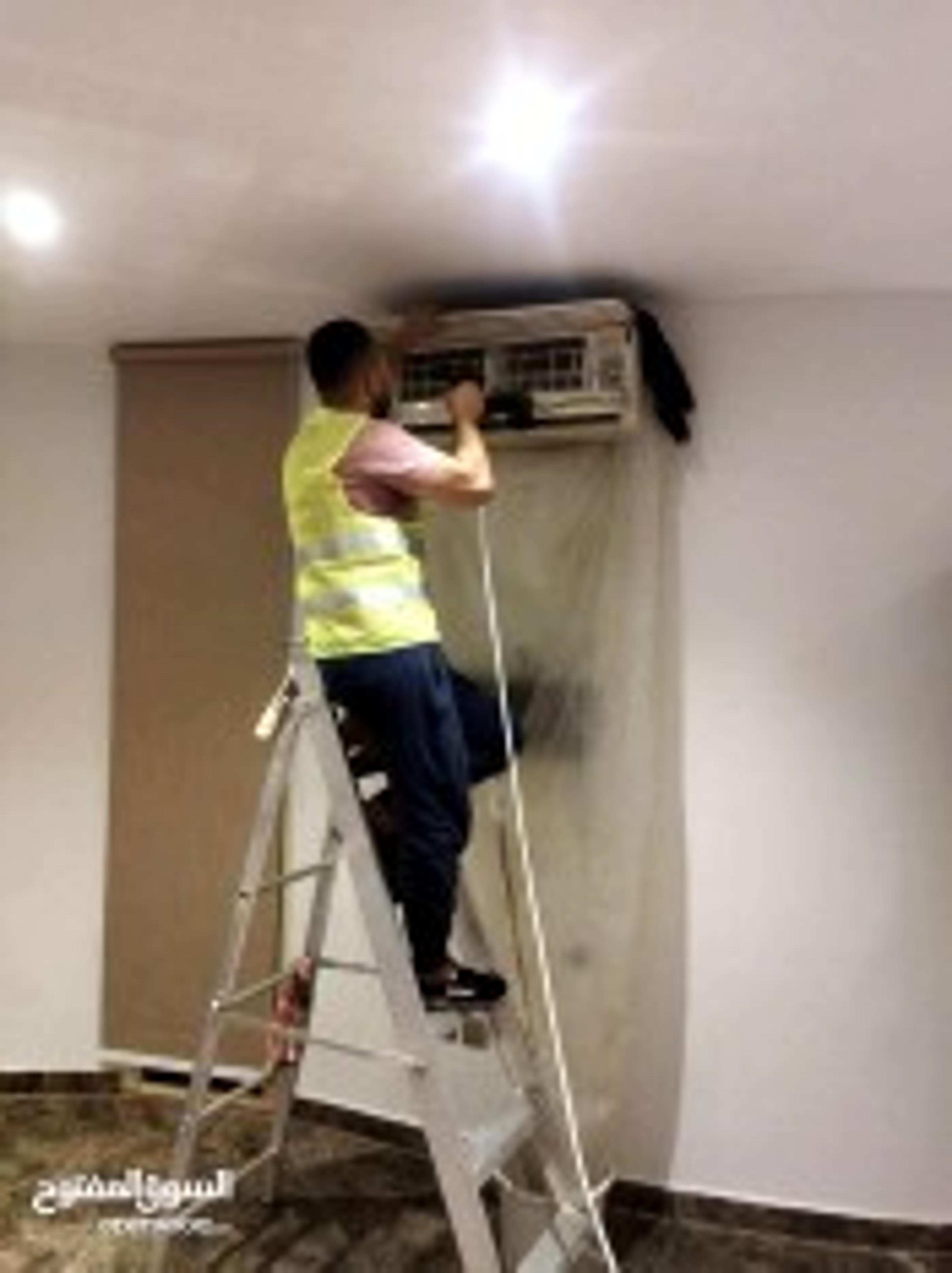 شركه الااوئل فك وتركيب مكيفات وتنظيف وغييل مكيفات بي الرياض