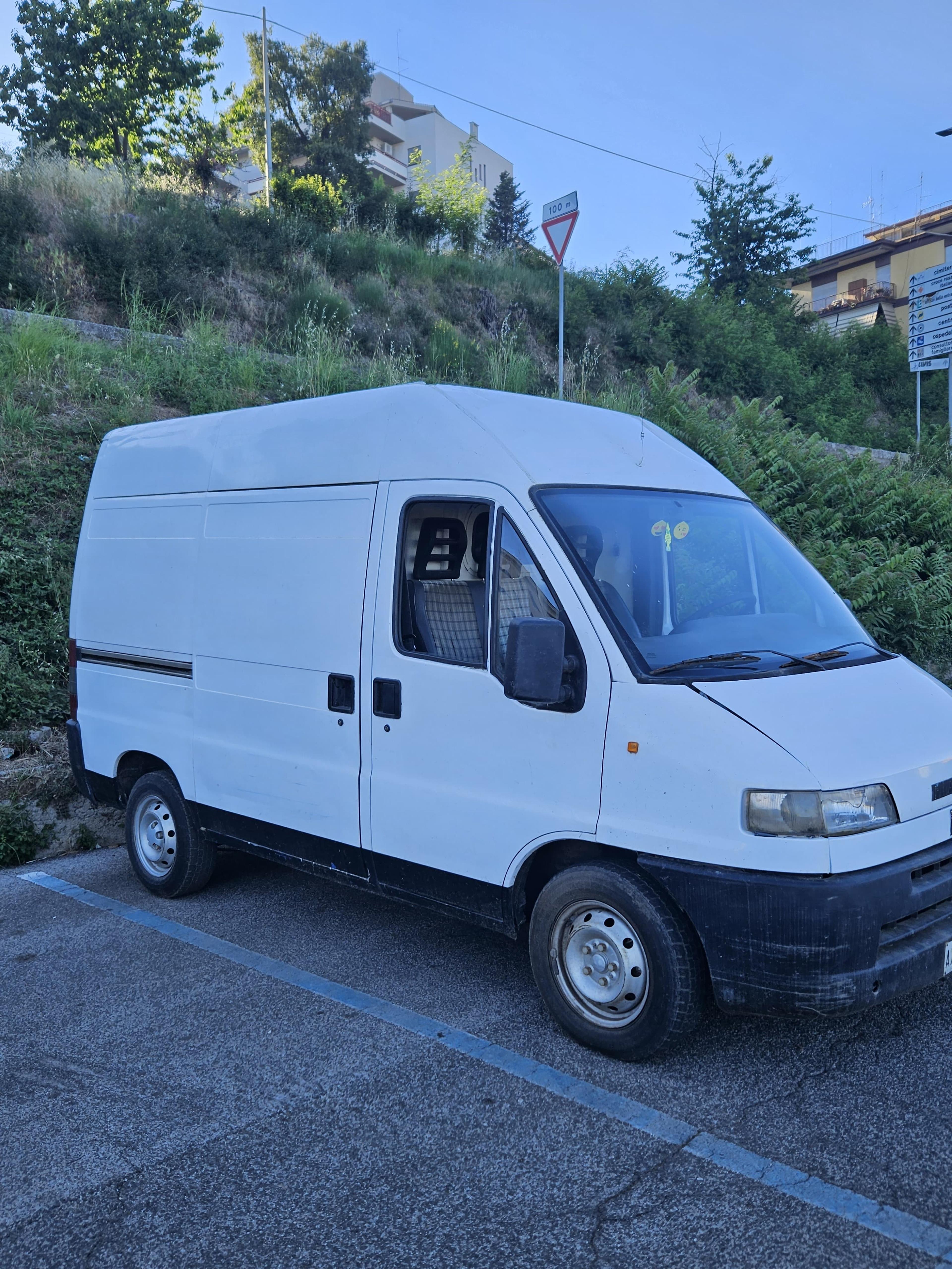 REDA. SERVIZI DI SGOMBERO CANTINE E TRASLOCHI AHMED