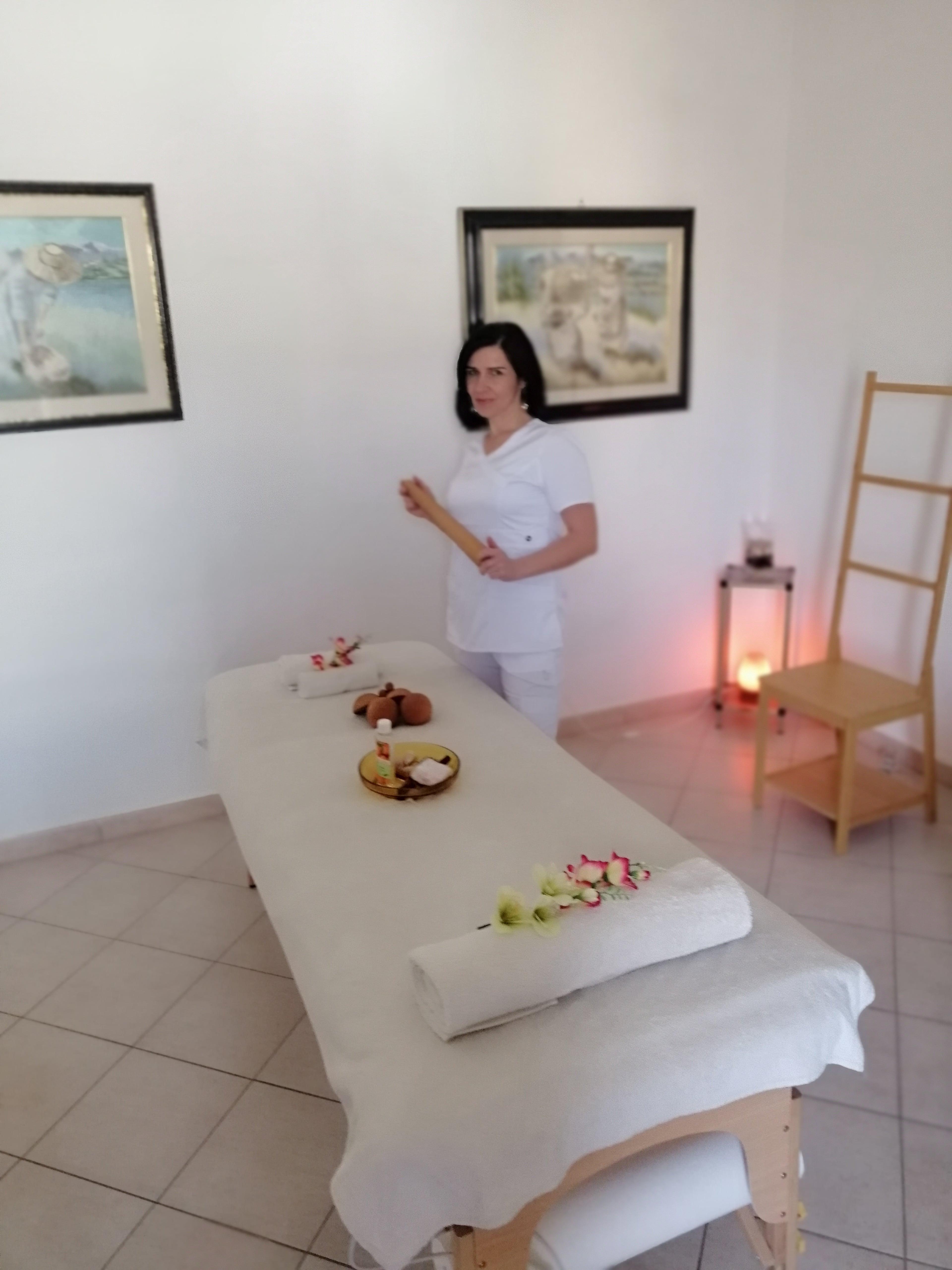 MASSAGGIATRICE (Diploma nazionale in Massaggi Olistici,Diploma Nazionale i Massaggi Sportivi