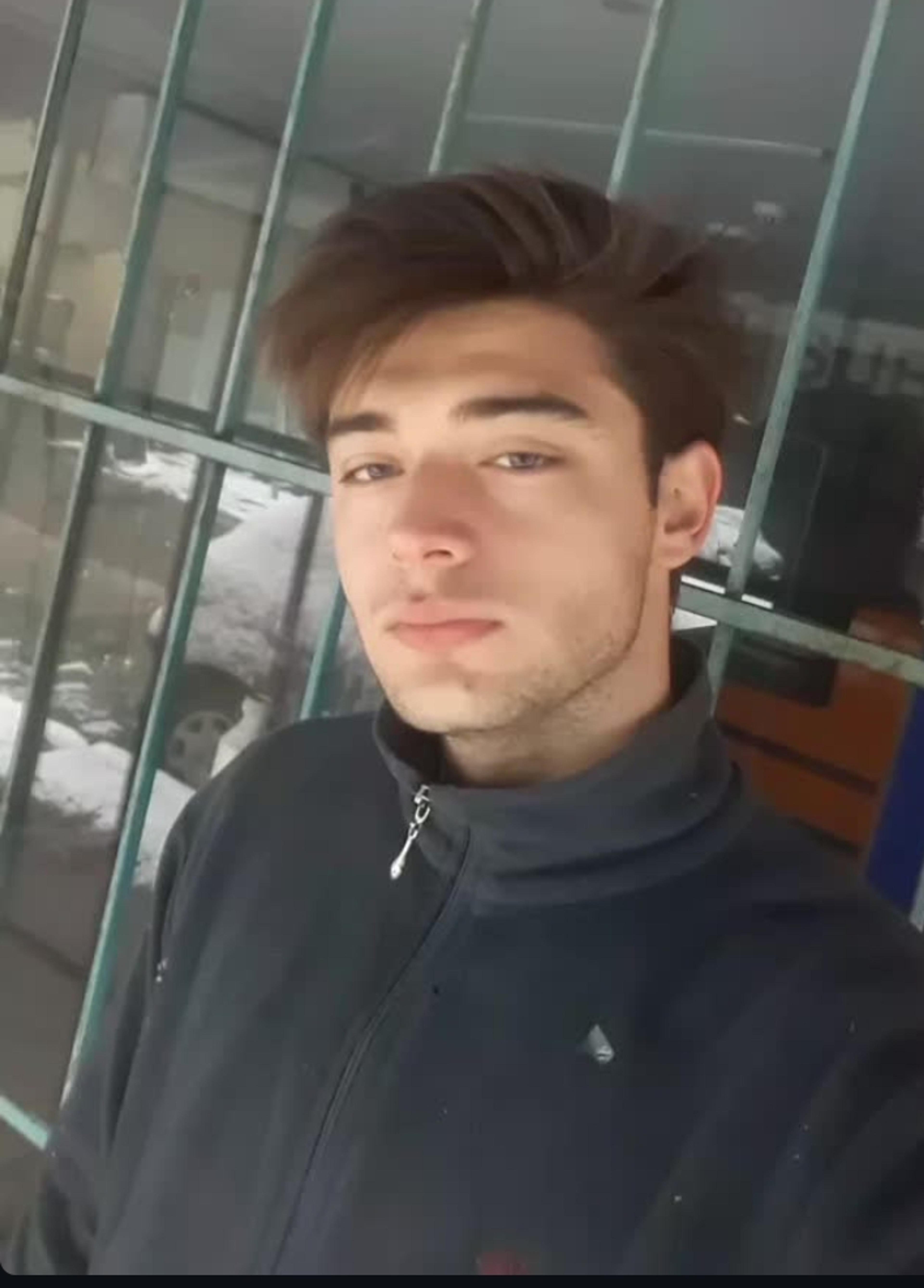 Ali Uğur