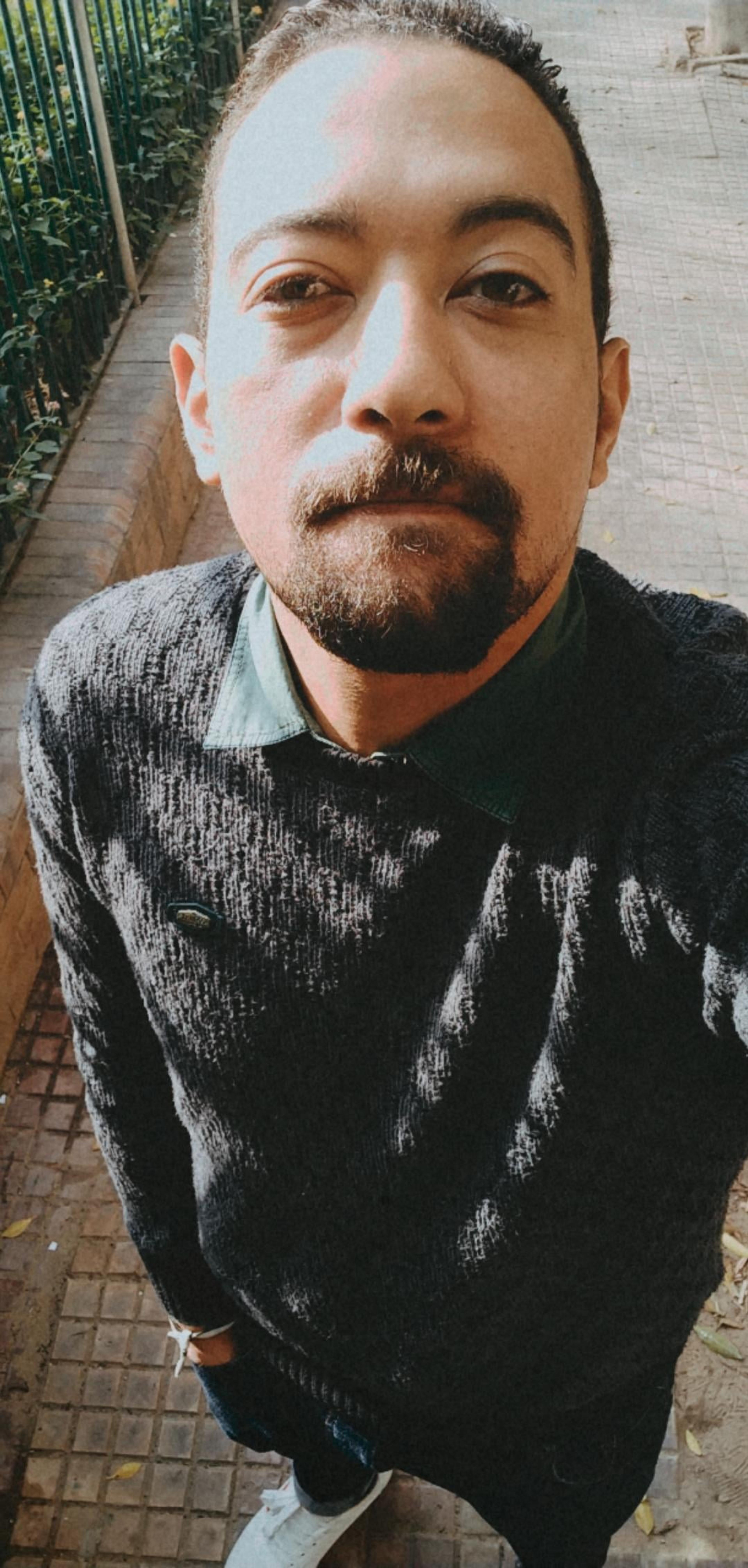 عزام علي