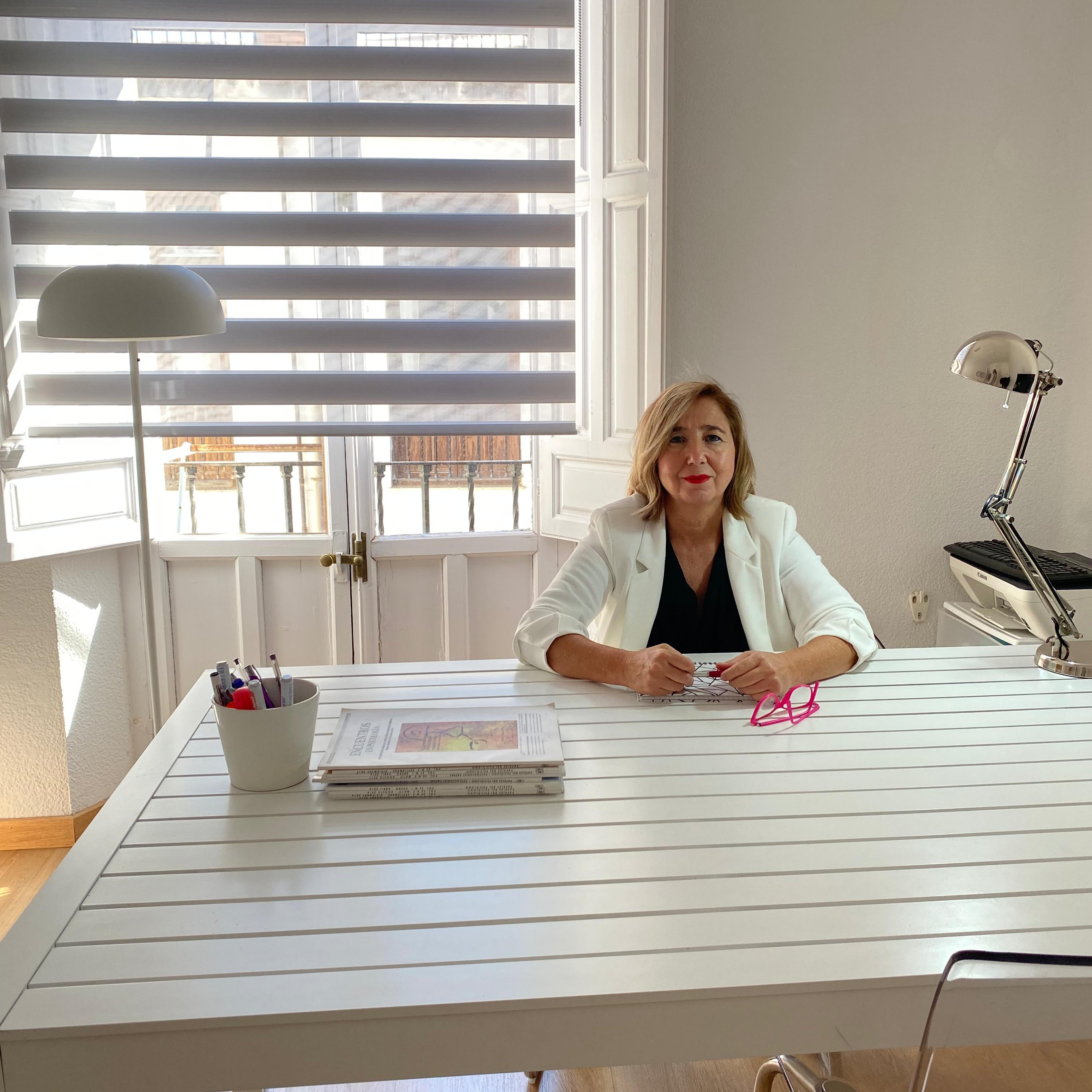 Pilar Bustos Alcalá.