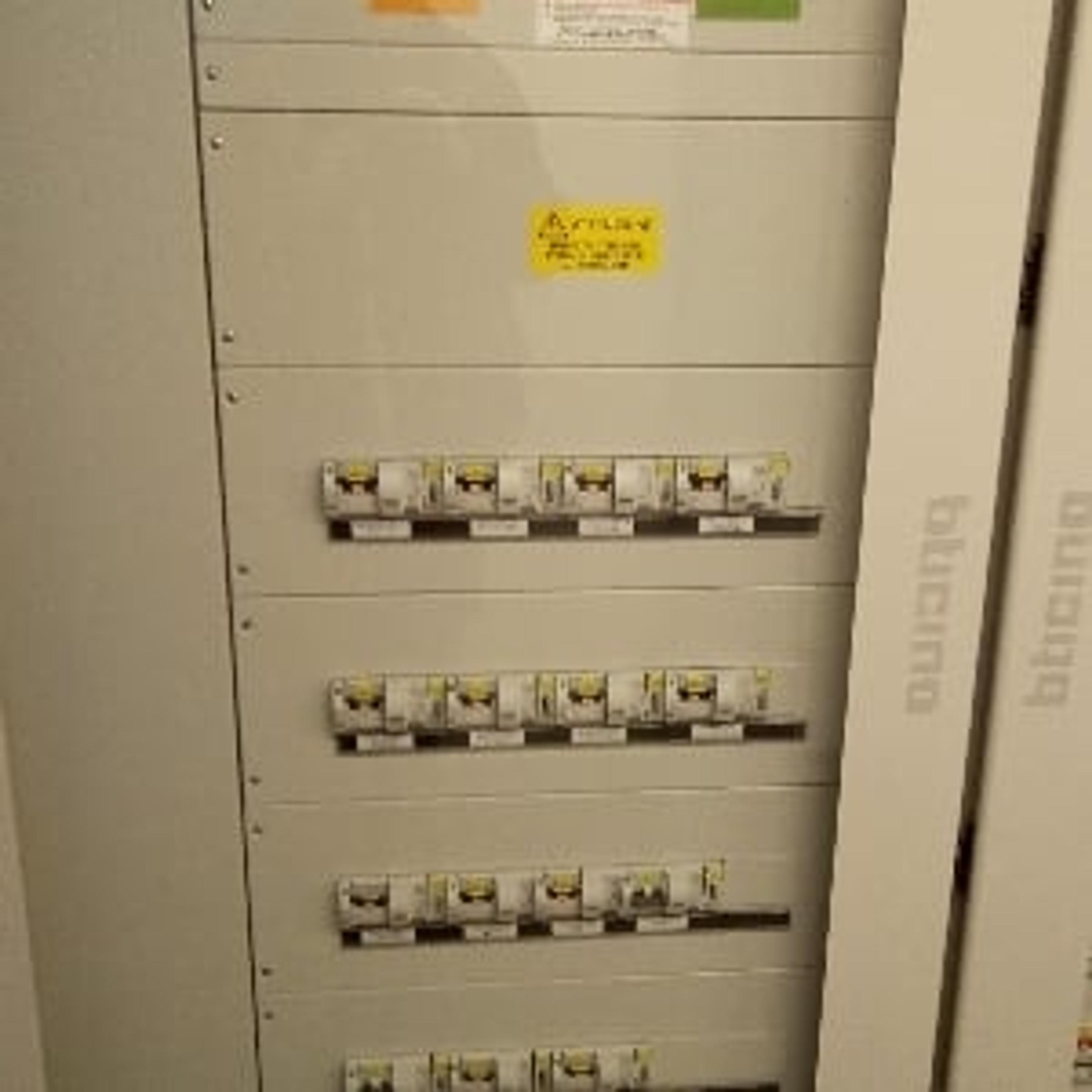 Elettrical service di la grutta Giuseppe