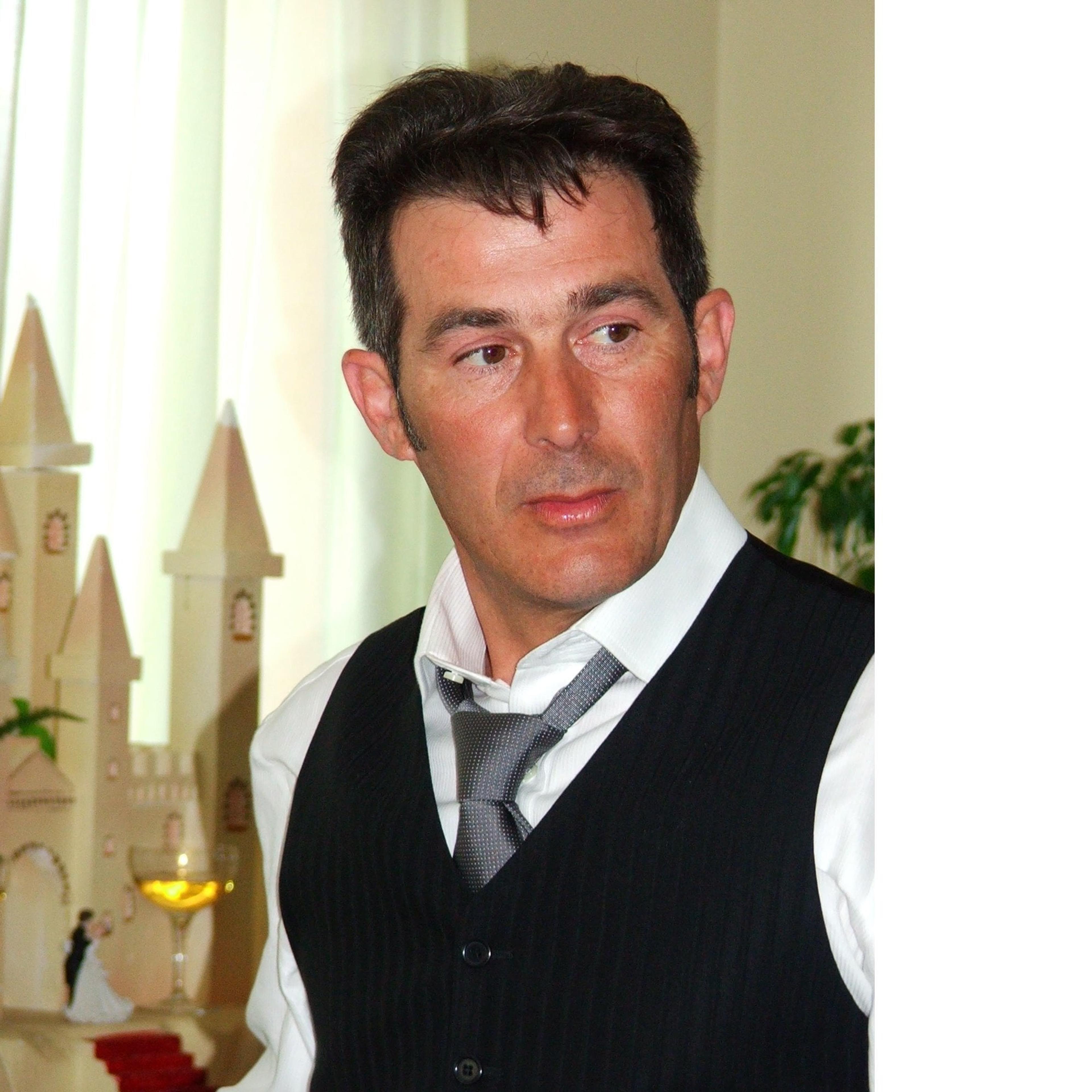 Giardiniere professionista esperto in potaure,creazione e gestione spazi verdi