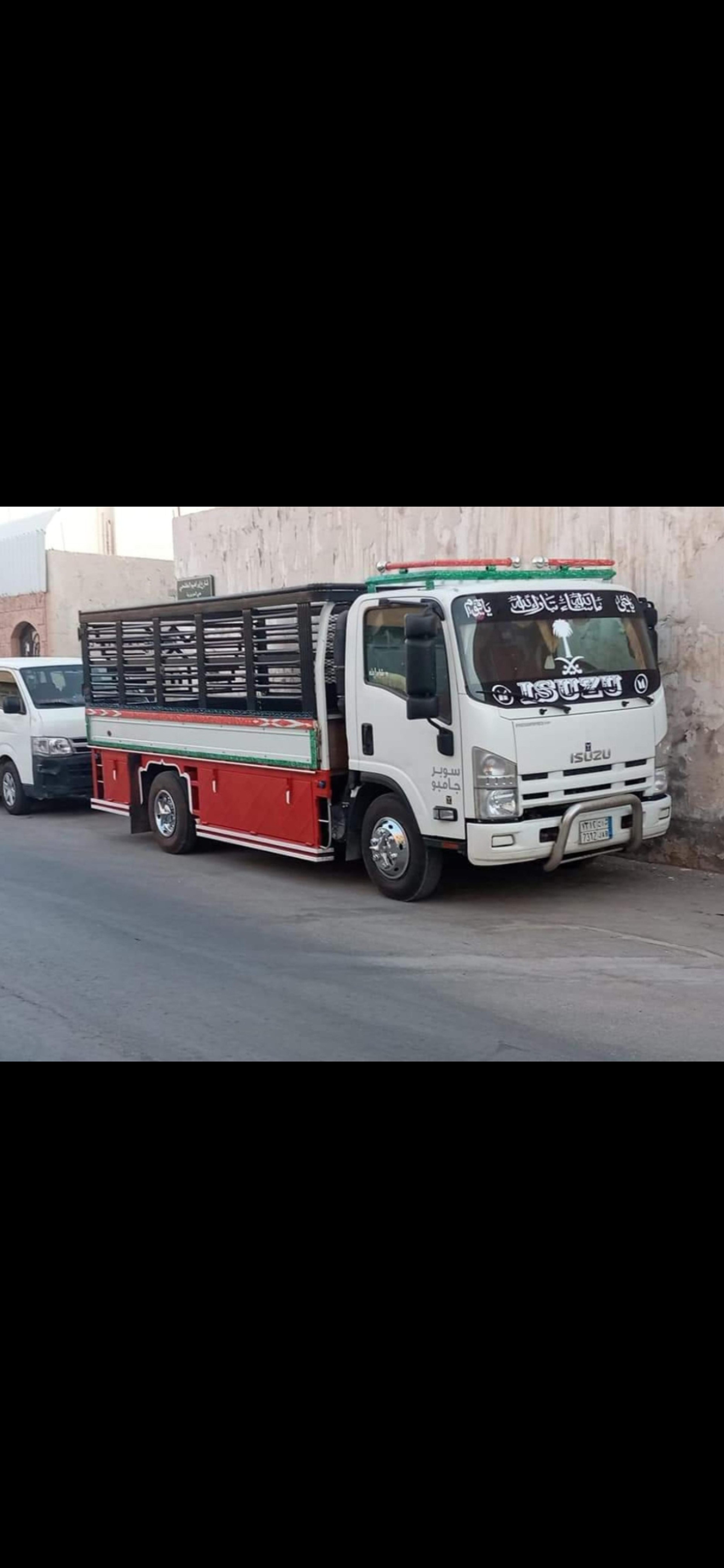 خدمات نقل الأثاث والبضائع والعفش
