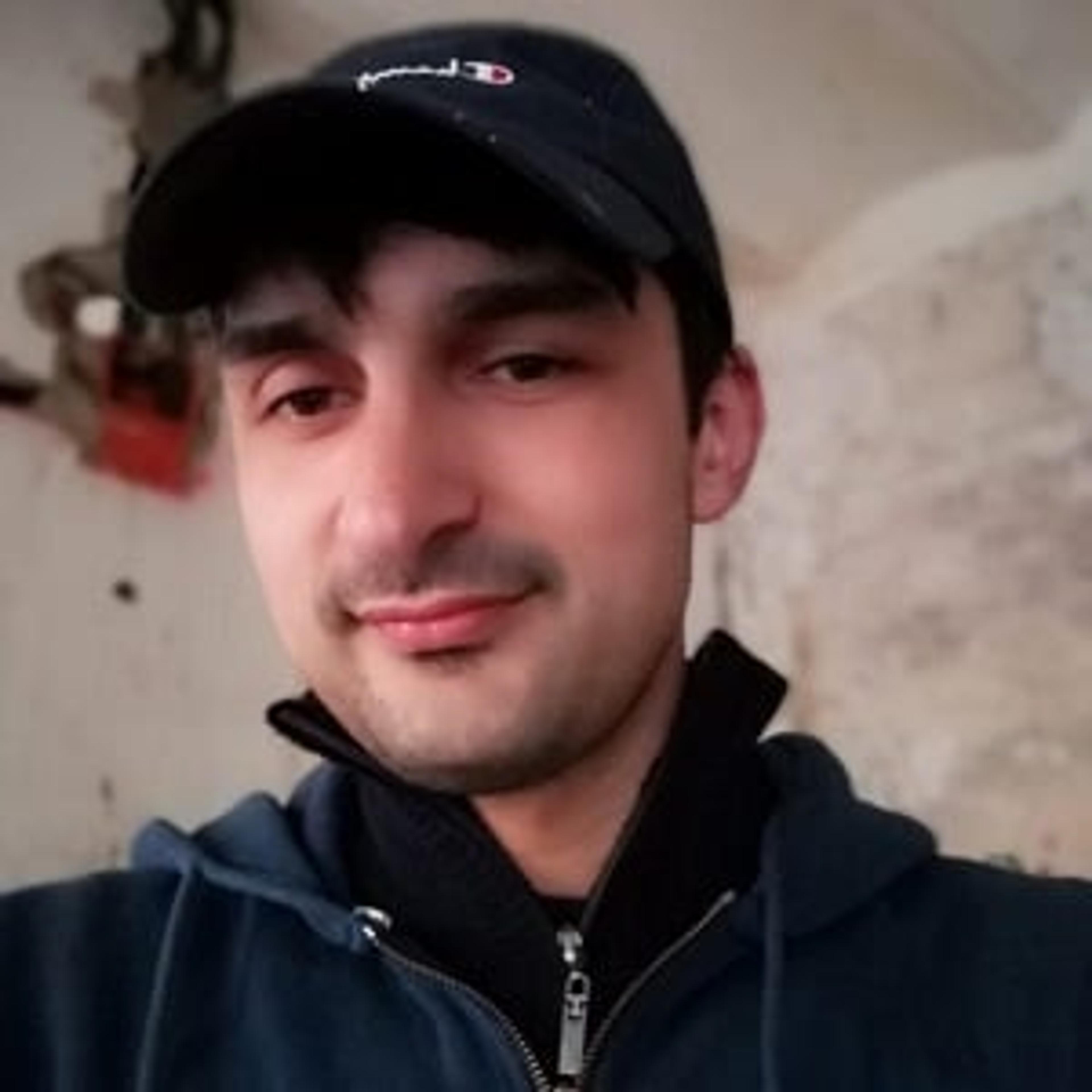 Una attivita di artigianato, lavori come ristrutturazioni interiori e vari lavori. serieta e qualit