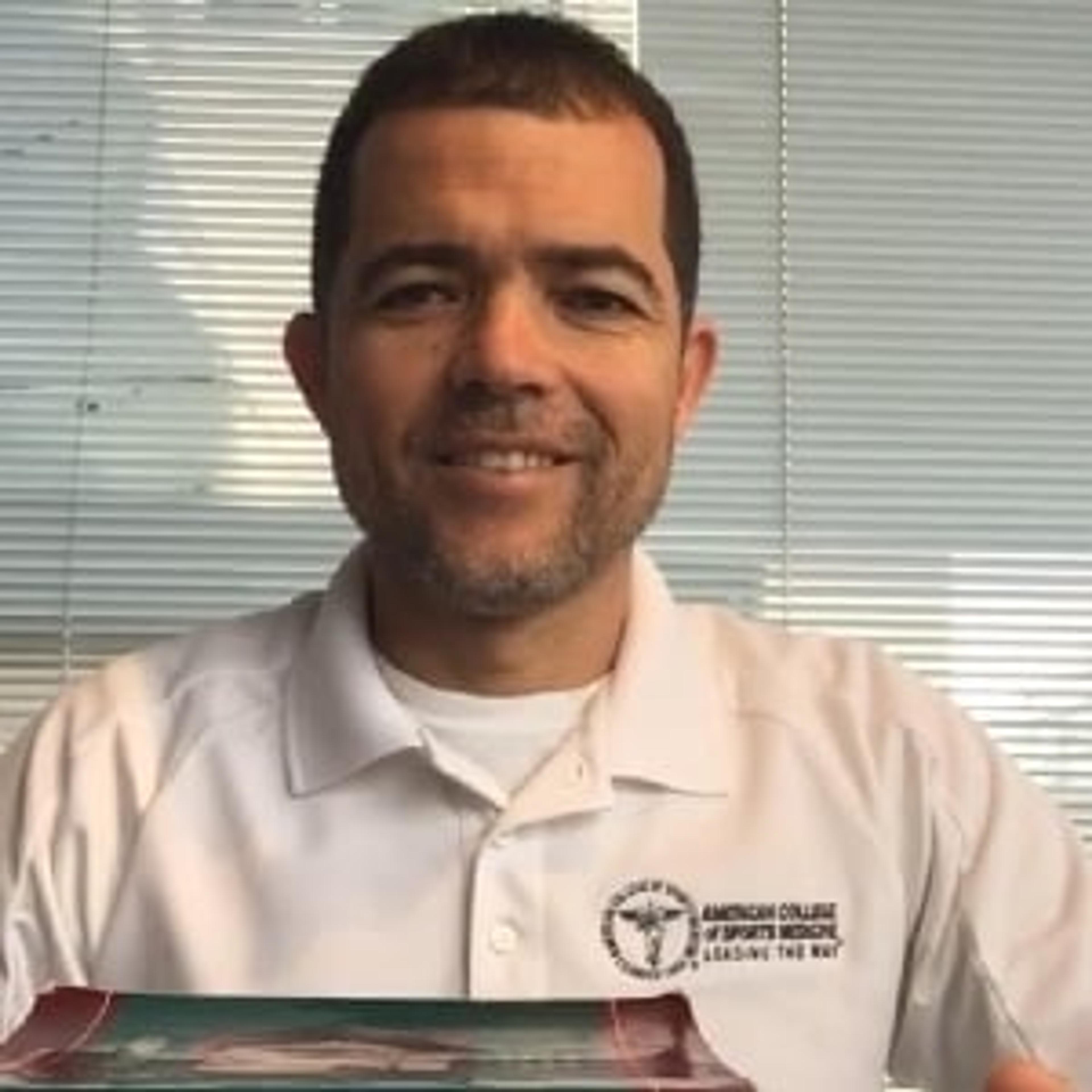 Laureato e qualificato, Assistenza individualizzata, Dispensando curioso per problema spinali,
