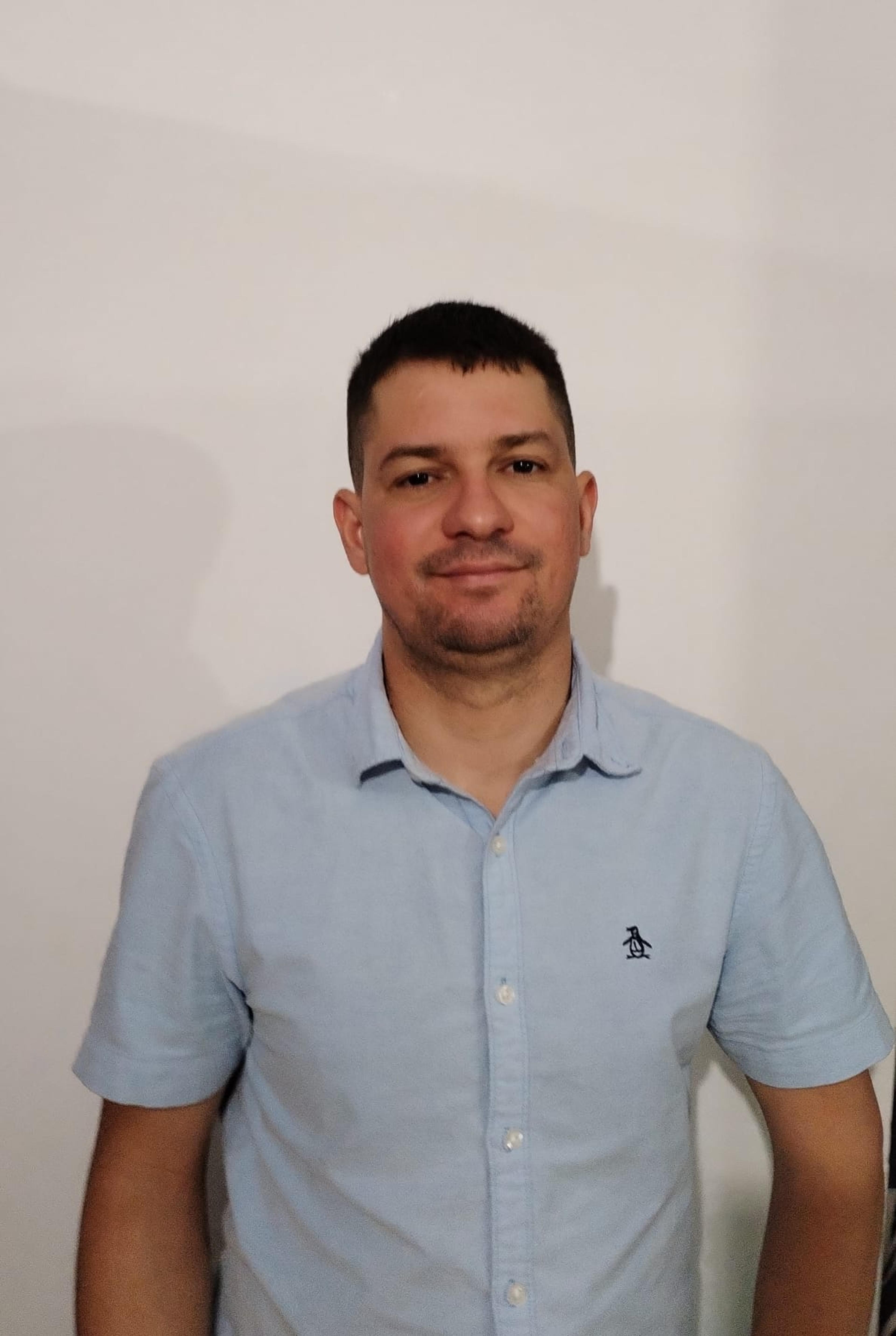 Carlos Alvarez