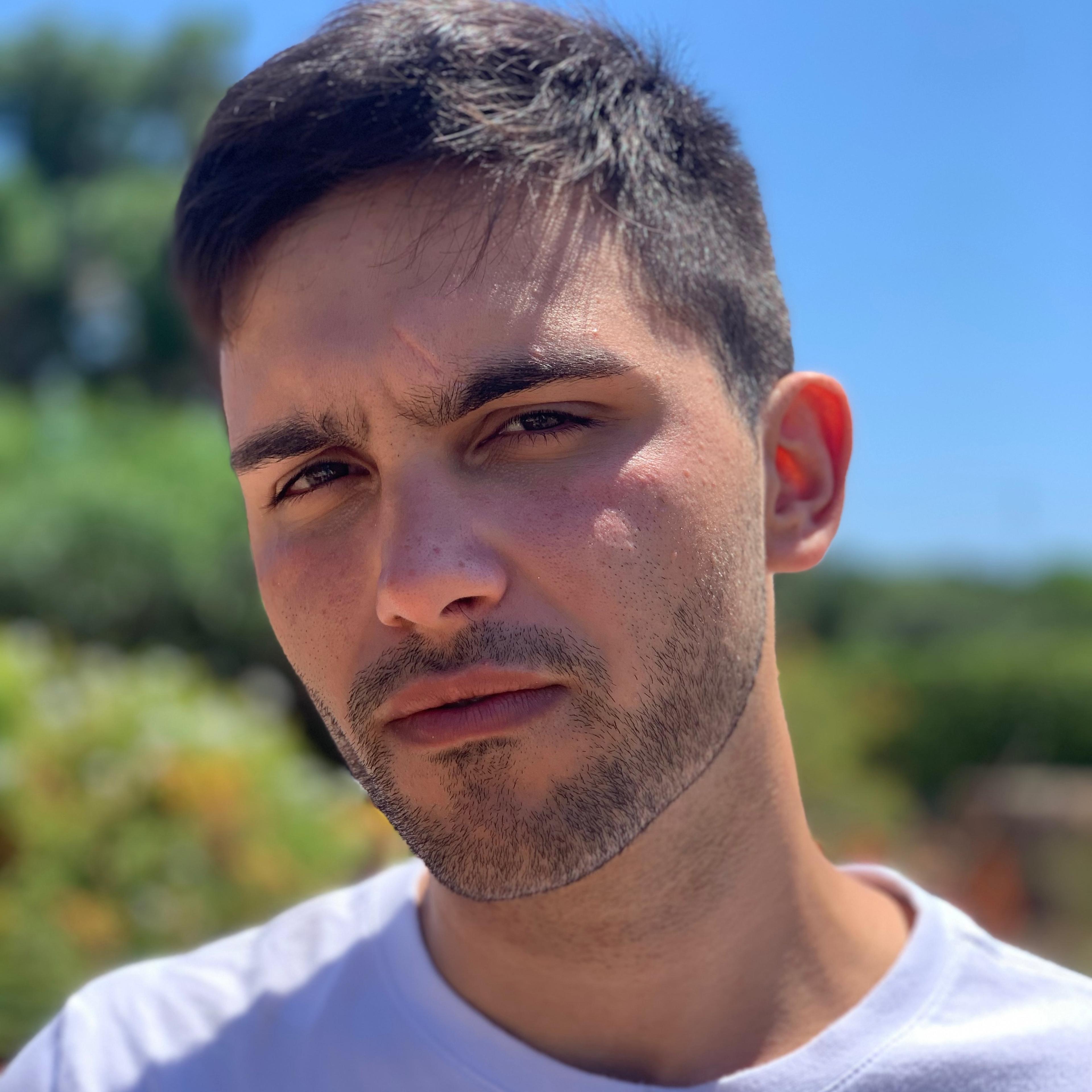 Diseño Gráfico / Edición de Vídeo