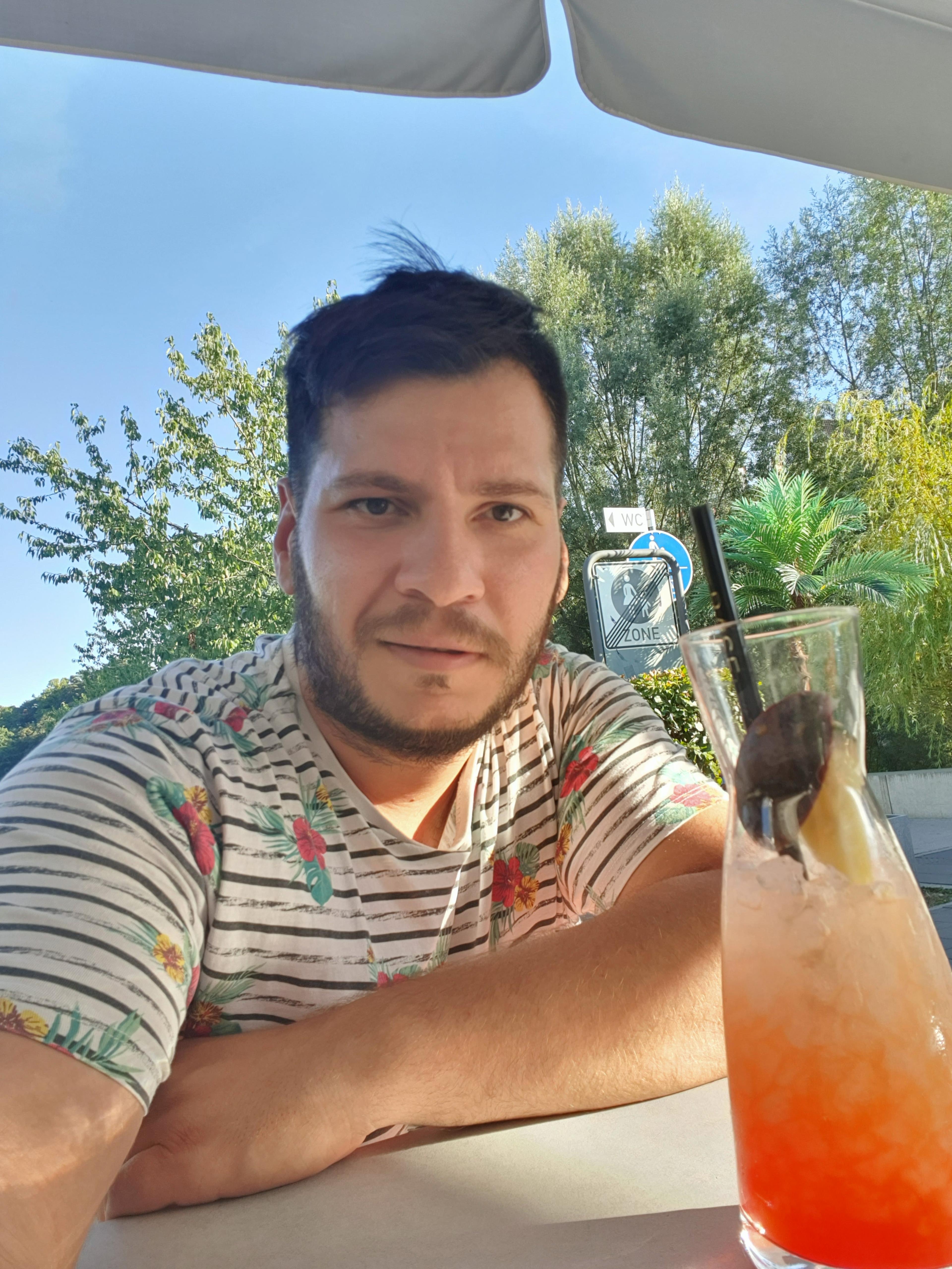 LUCRAM PENTRU VOI S.R.L