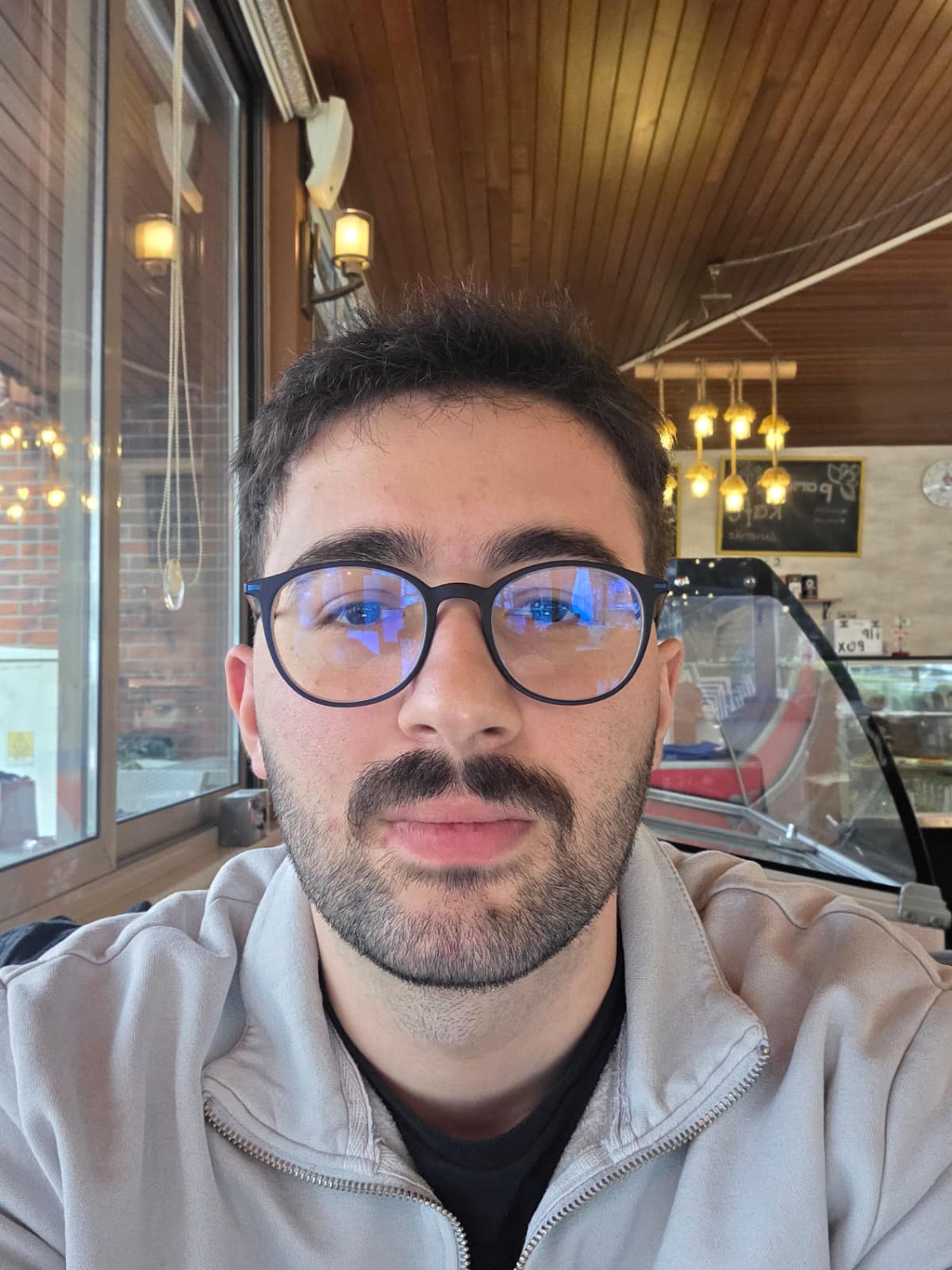Melih Genel