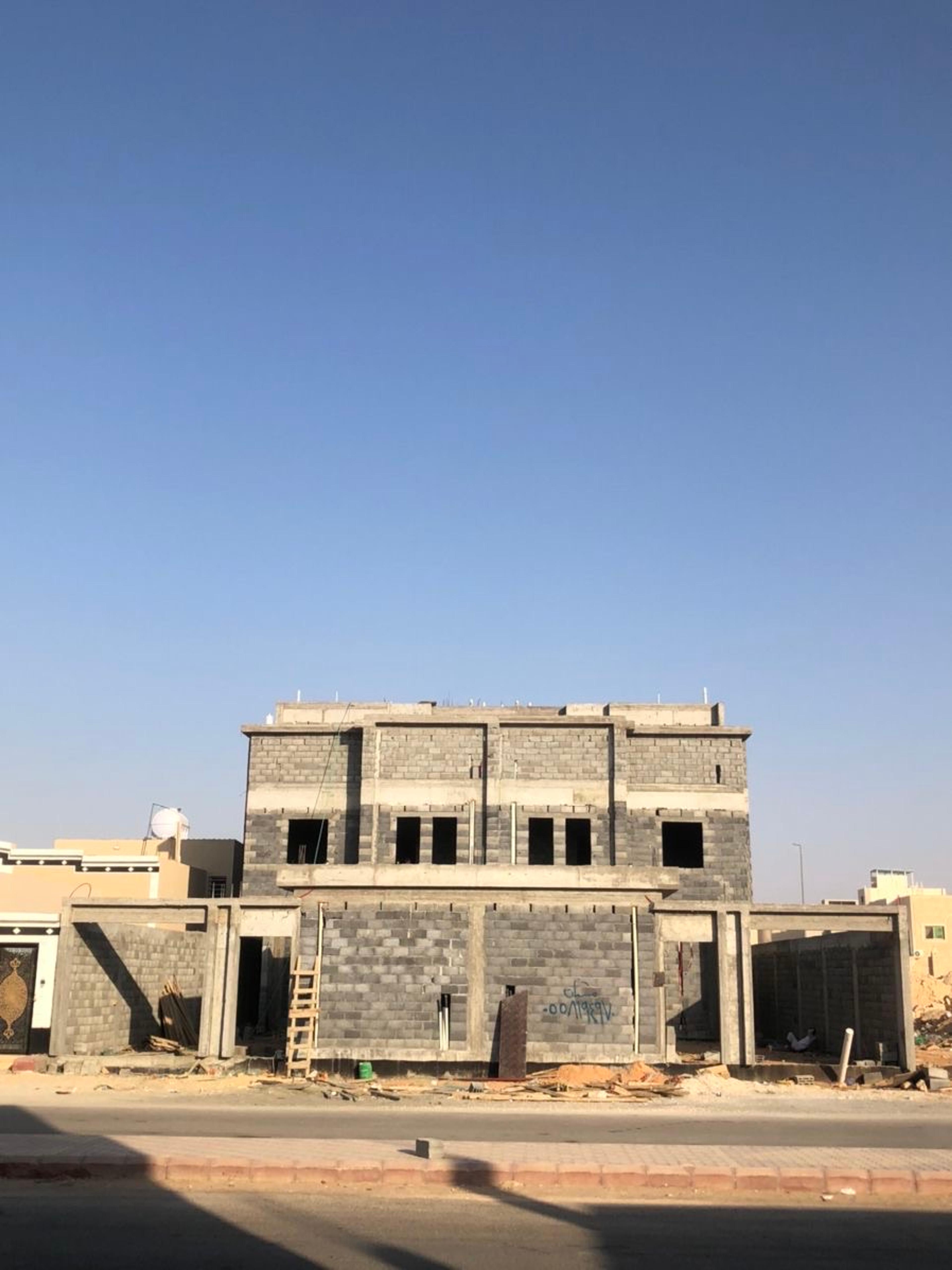 مقاول بناء ملاحق