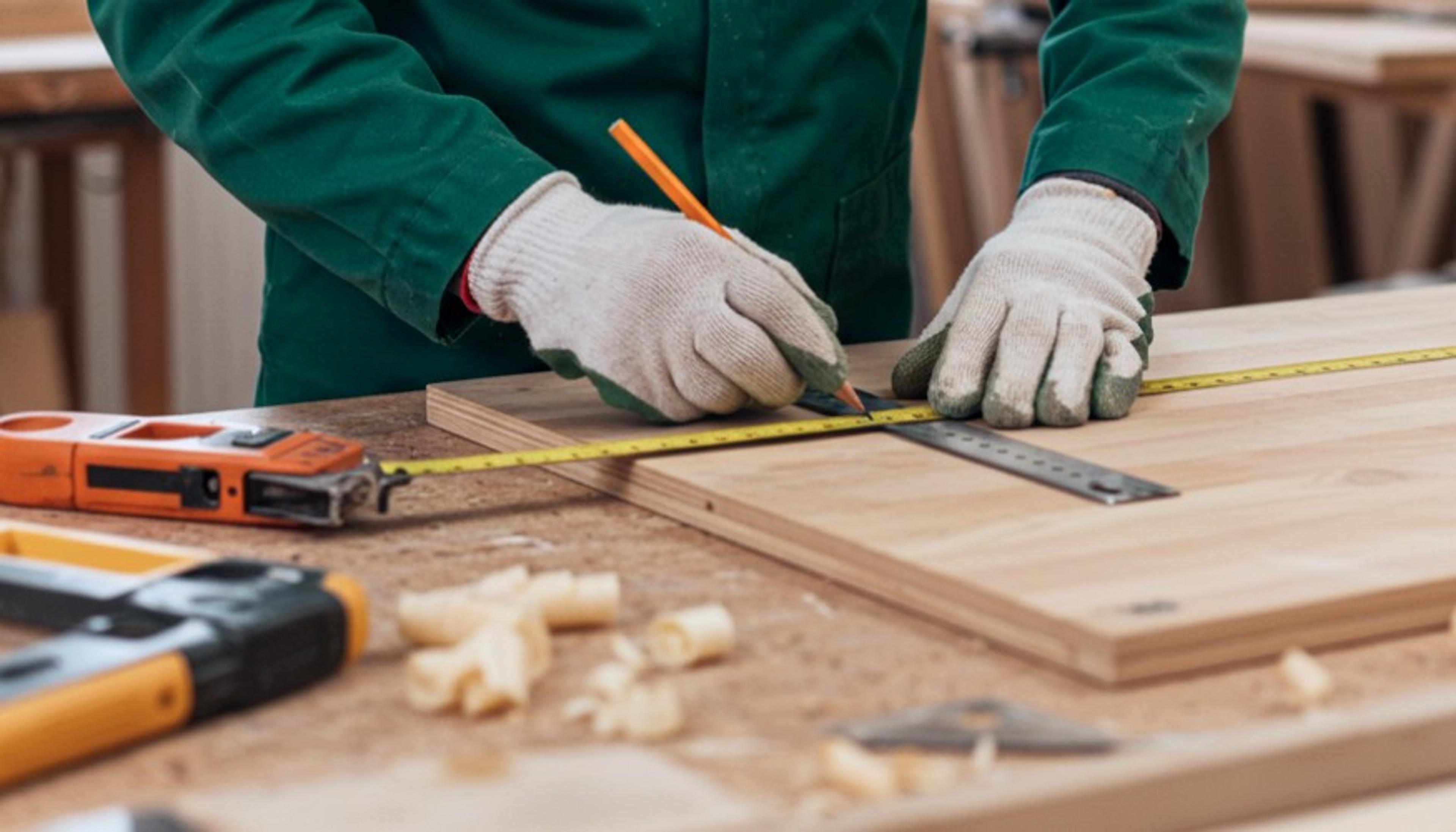 467 Stolarzy Szaf na Wymiar czeka na Ciebie.