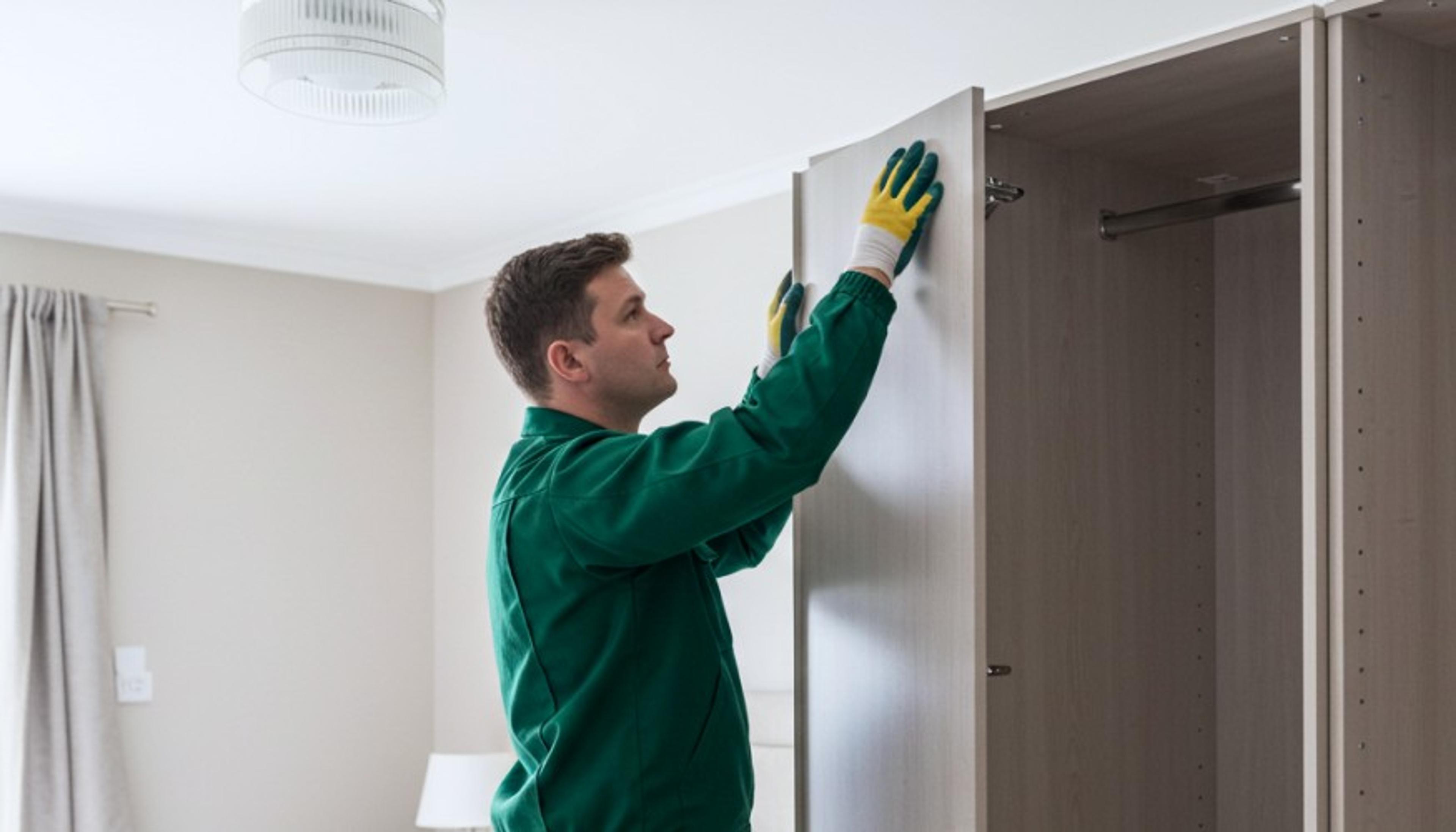 256 Montážníků Skříní je připraveno.