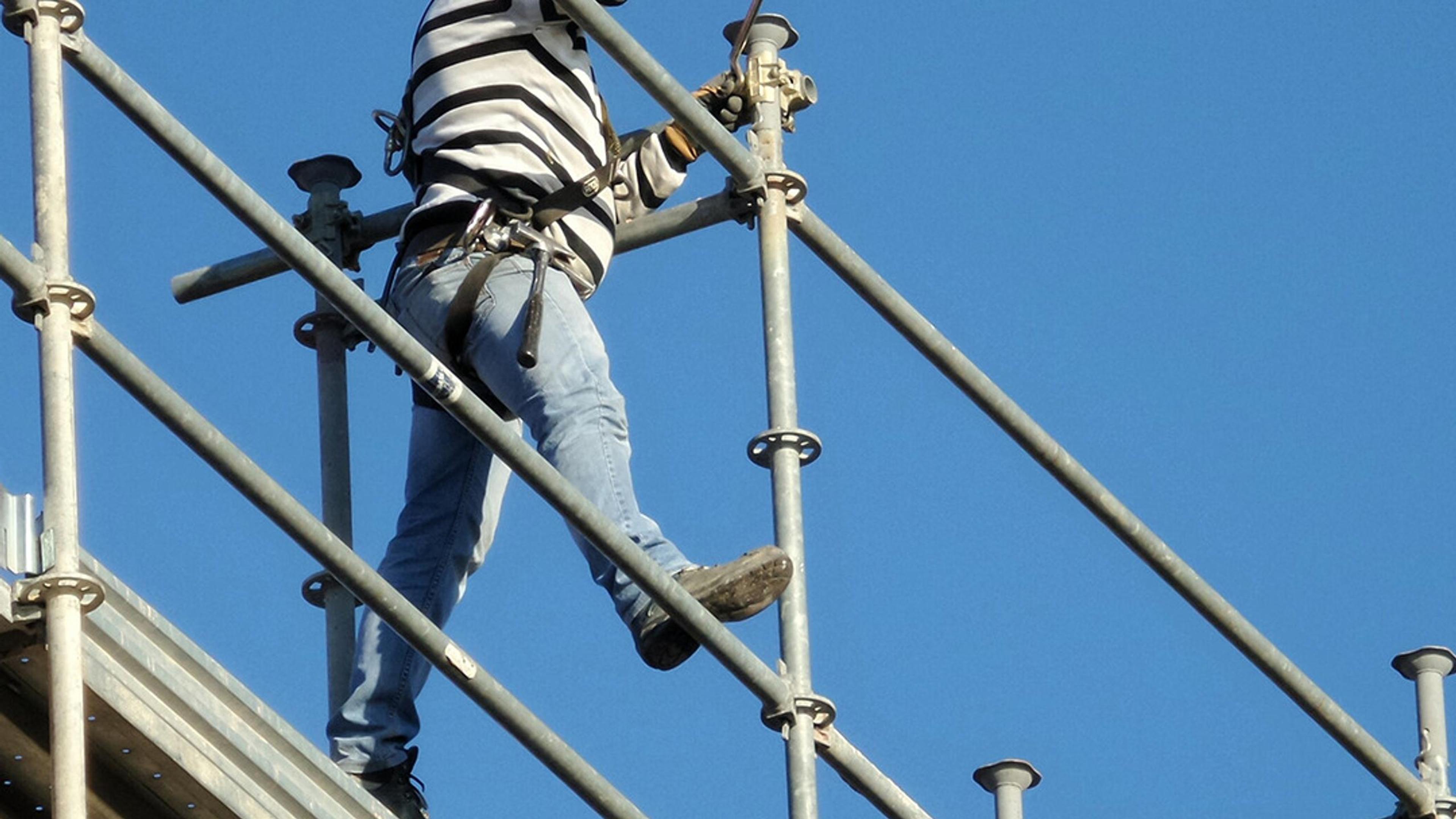 866 Ditte Montaggio Ponteggi pronti per te.