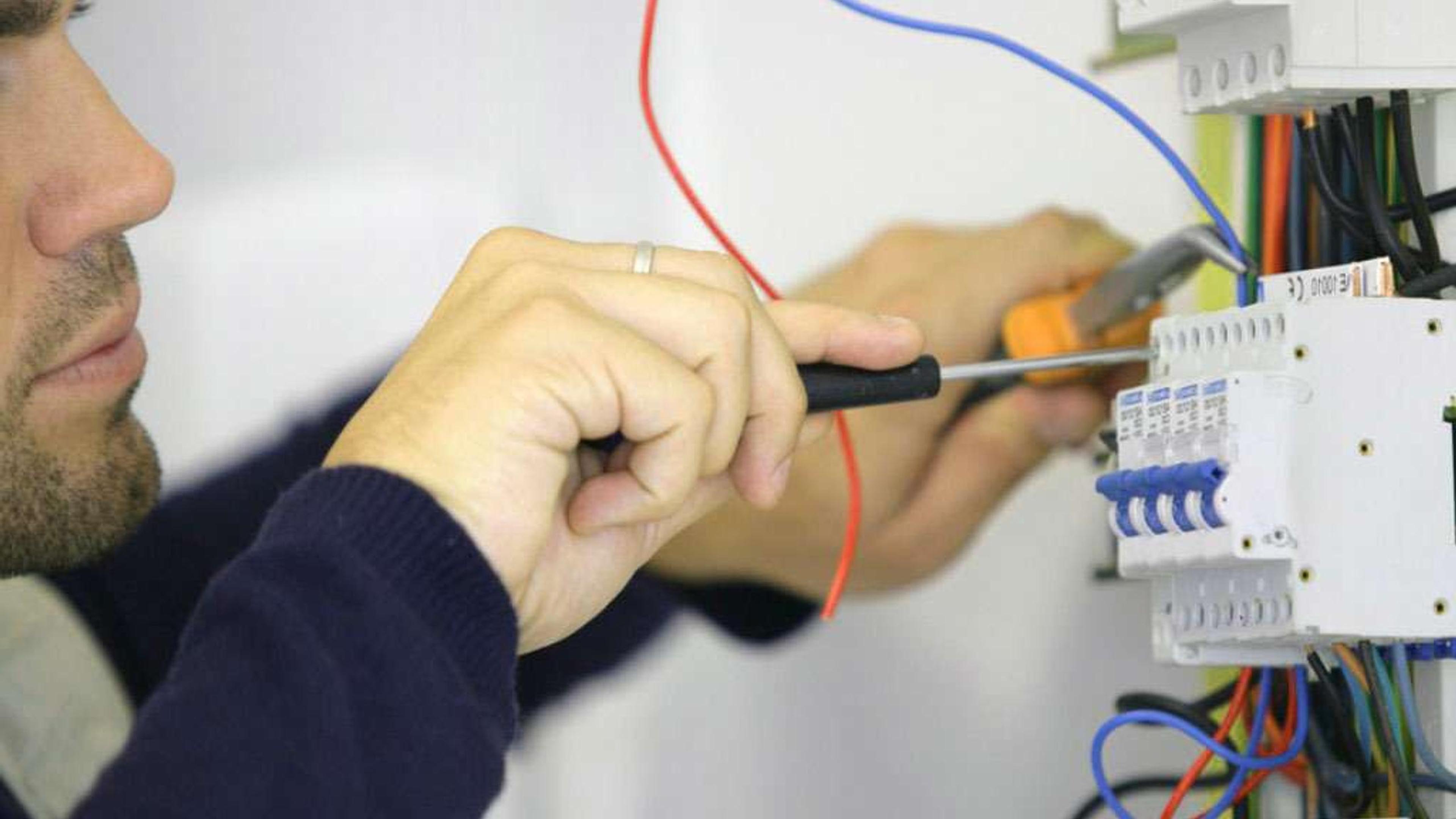 1450 Certificatori Impianti Elettrici pronti per te.