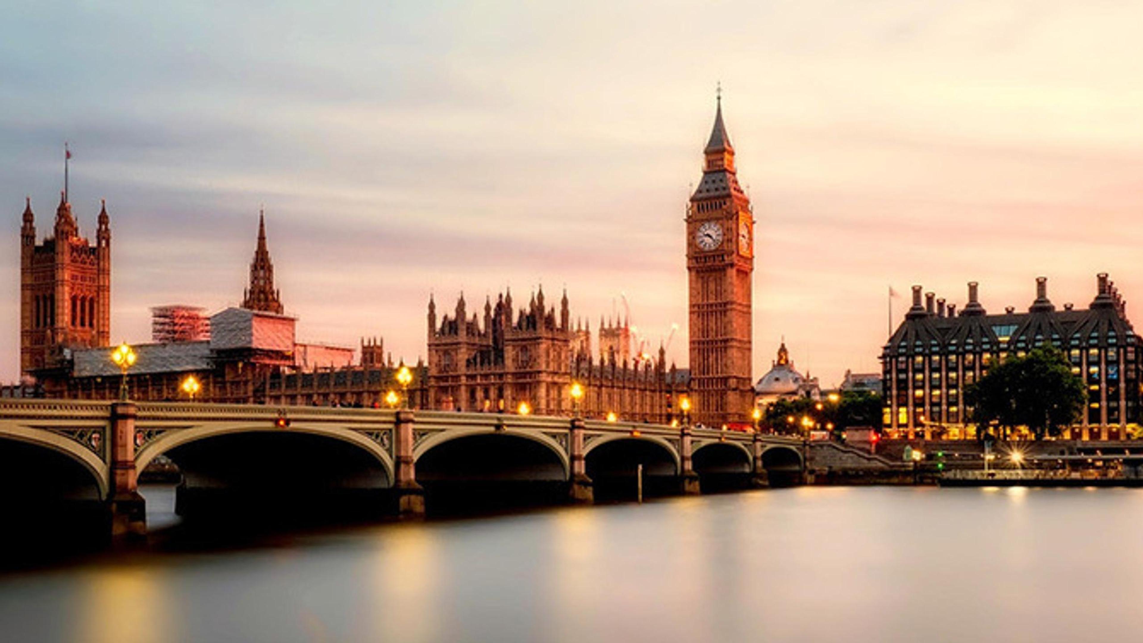 1351 Insegnanti Inglese pronti per te.