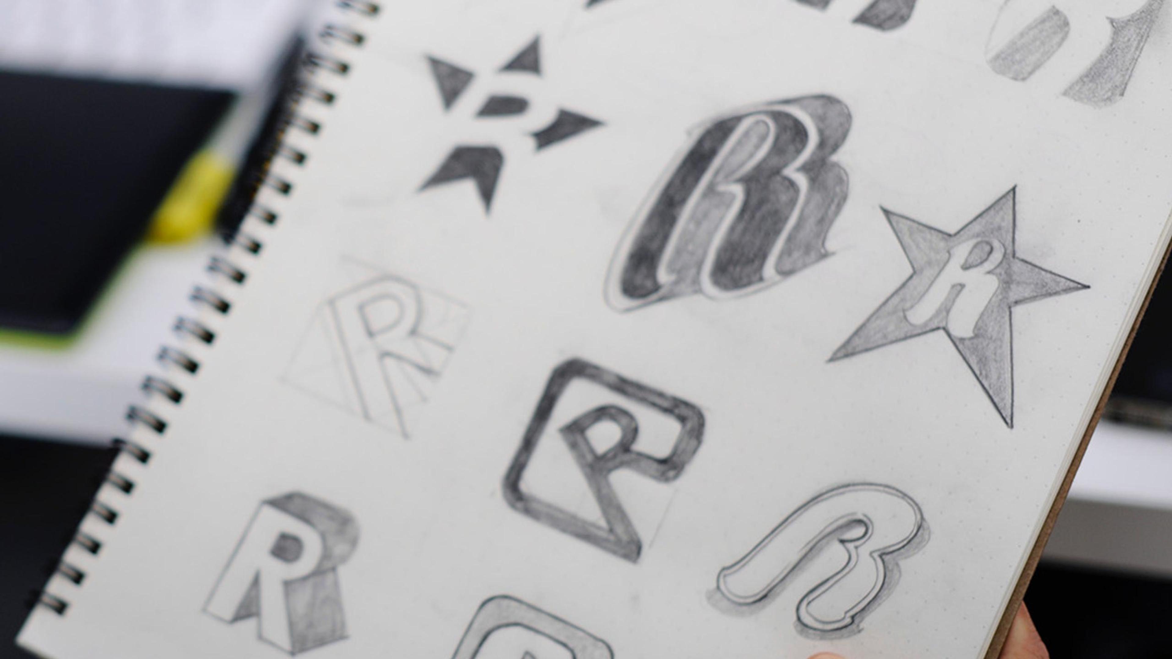 1358 Grafici per Creazione Logo pronti per te.