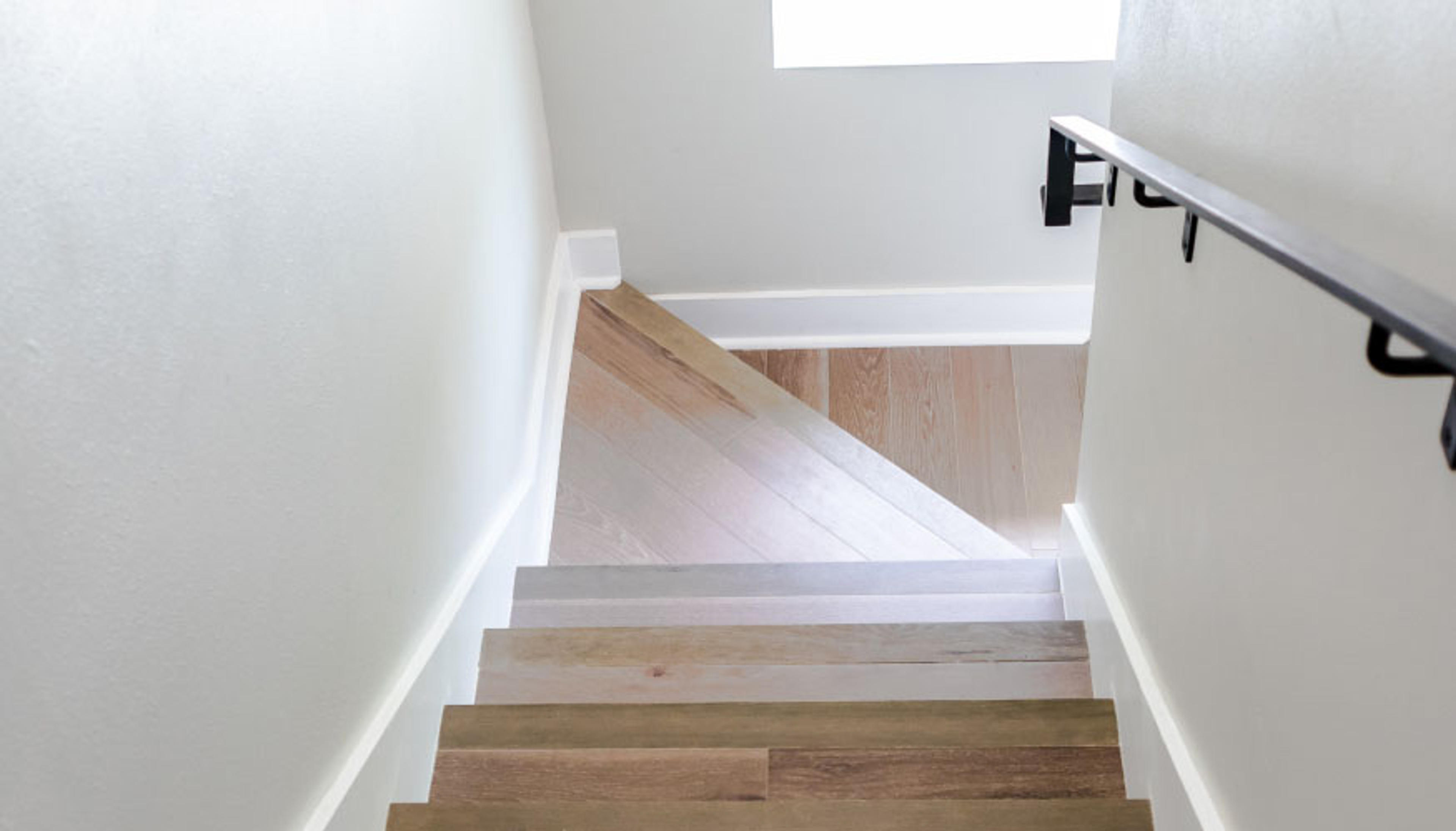 3621 Merdiven Kaplama Ustası hazır.