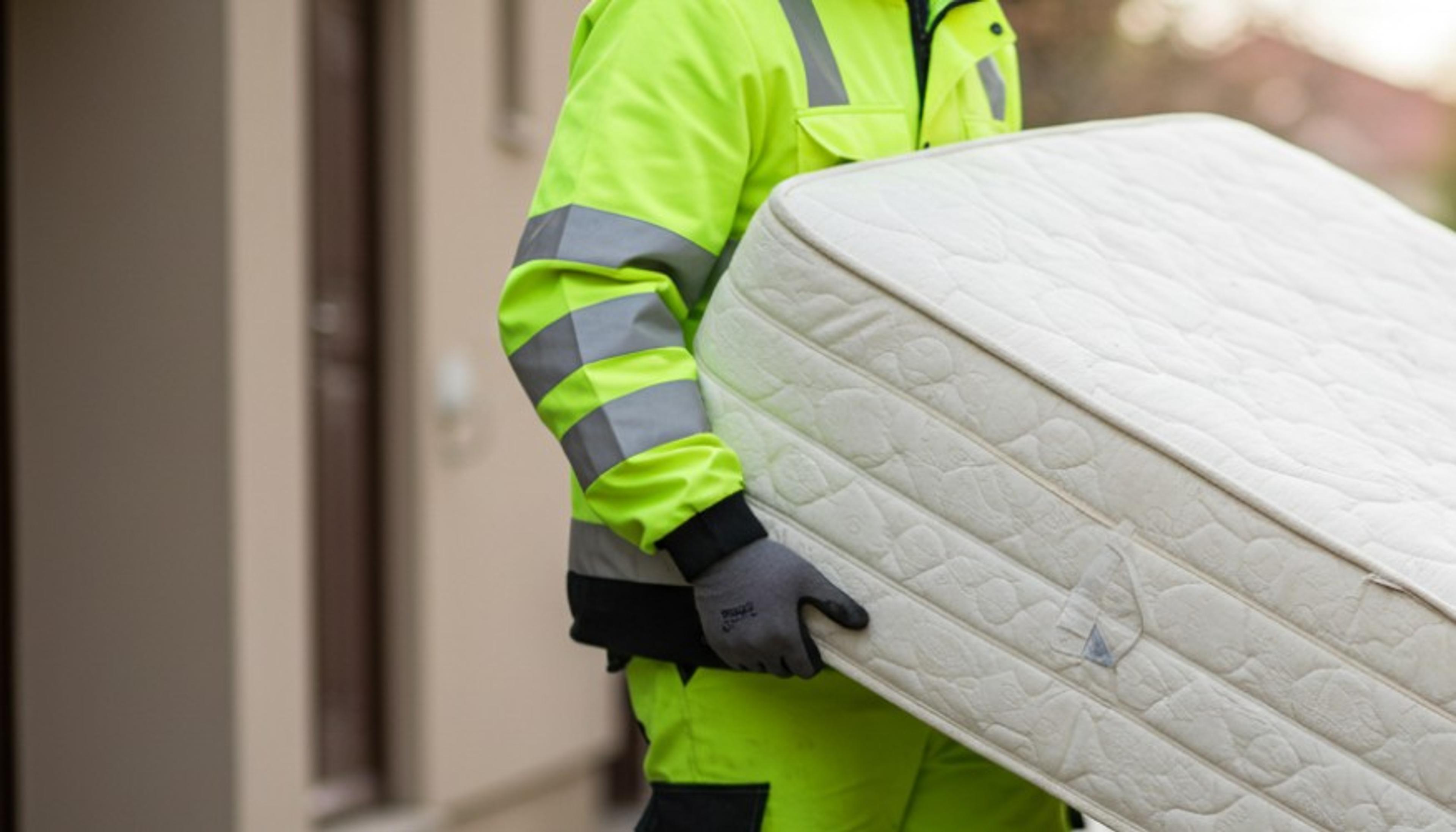 Debarasare Saltea Veche