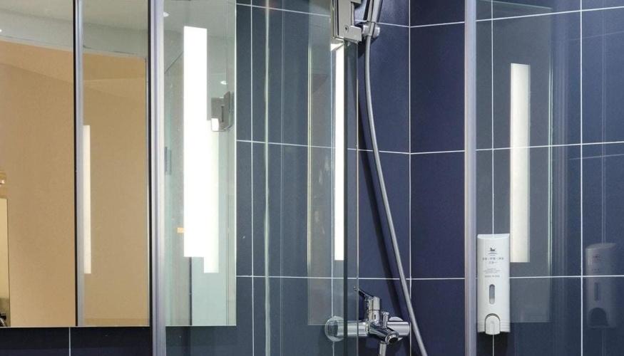 Manutenzione O Riparazione Doccia