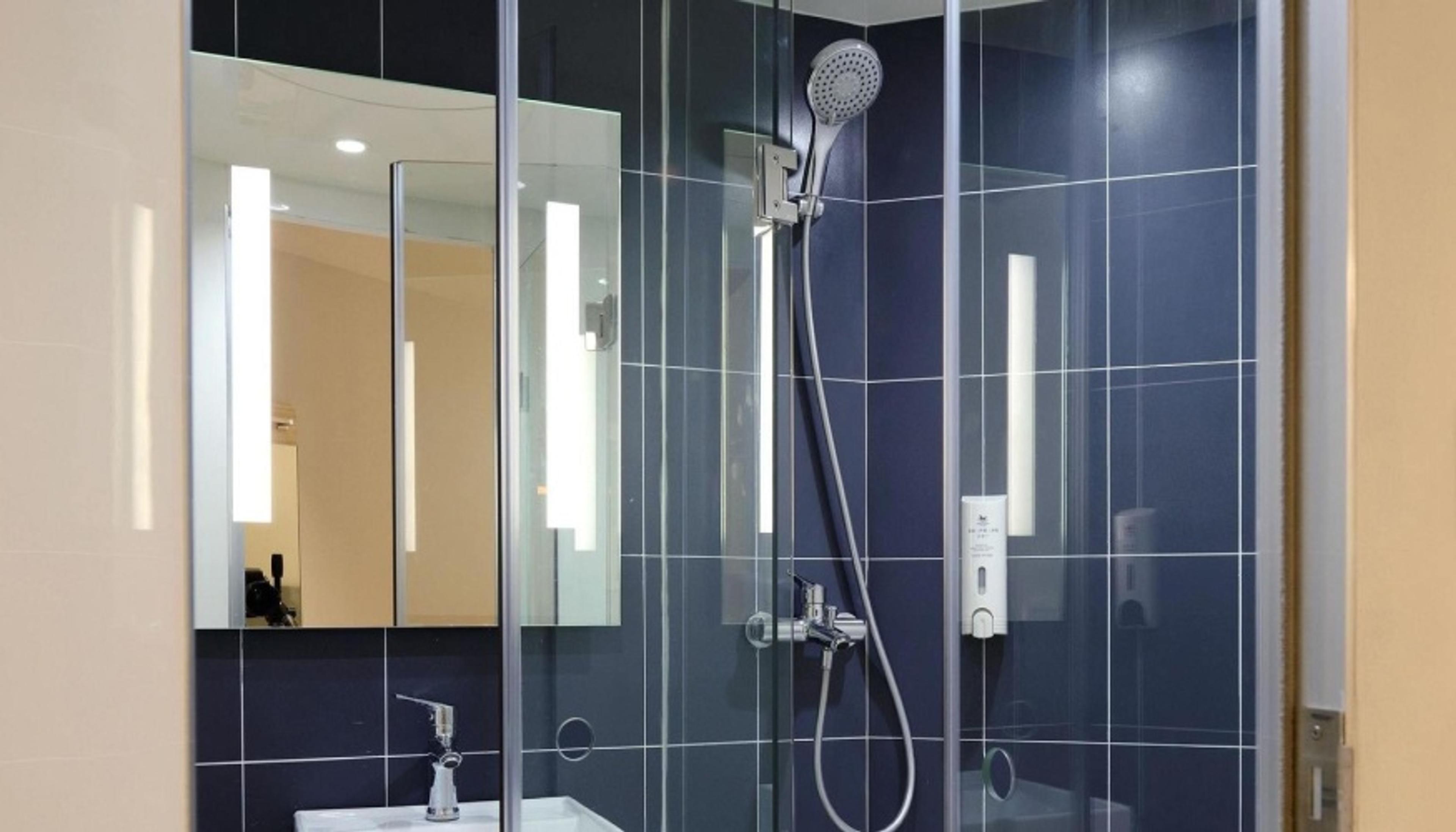 966 Idraulici Sostituzione Box Doccia pronti per te.