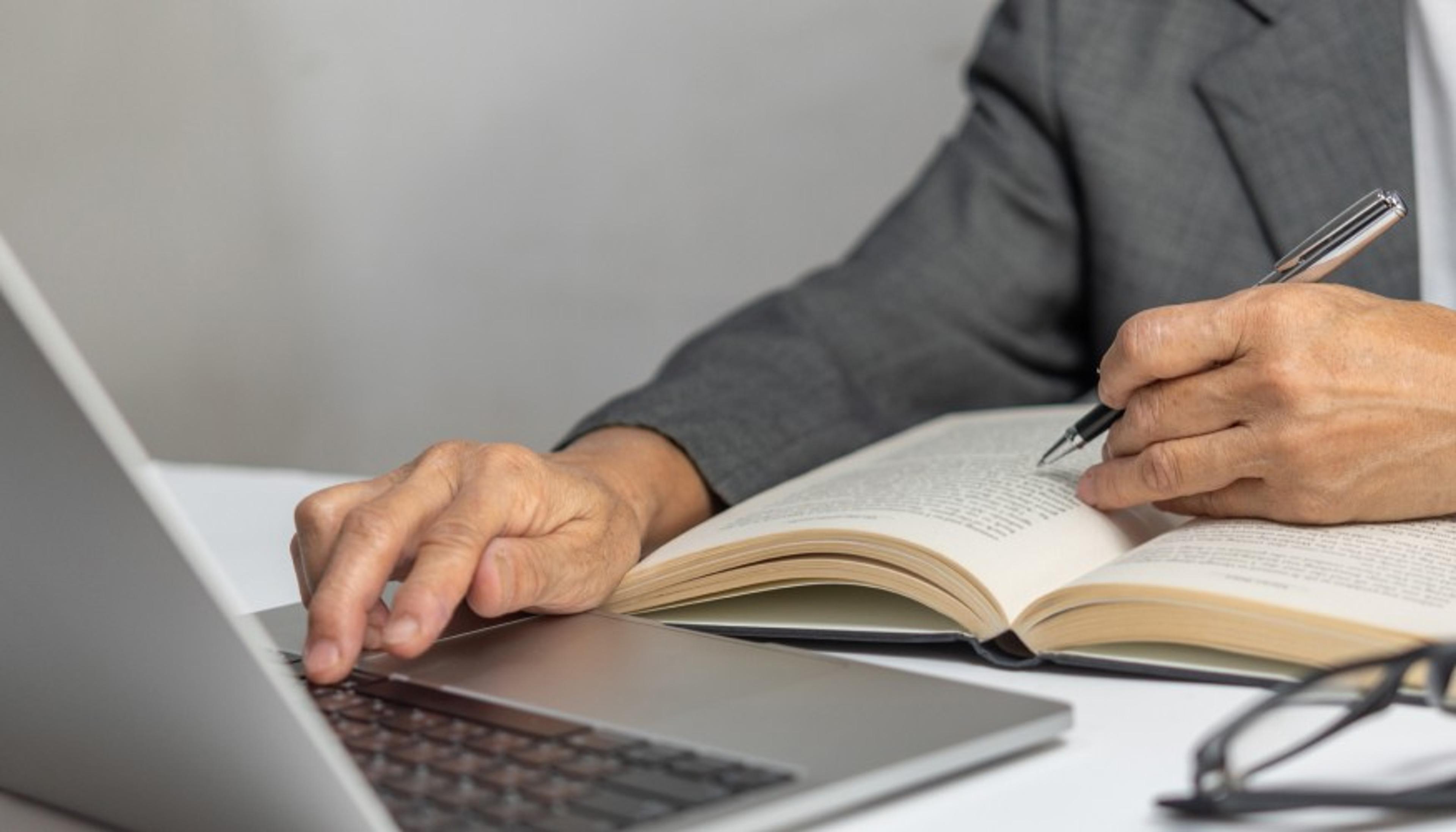 744 Kitap Editörü hazır.