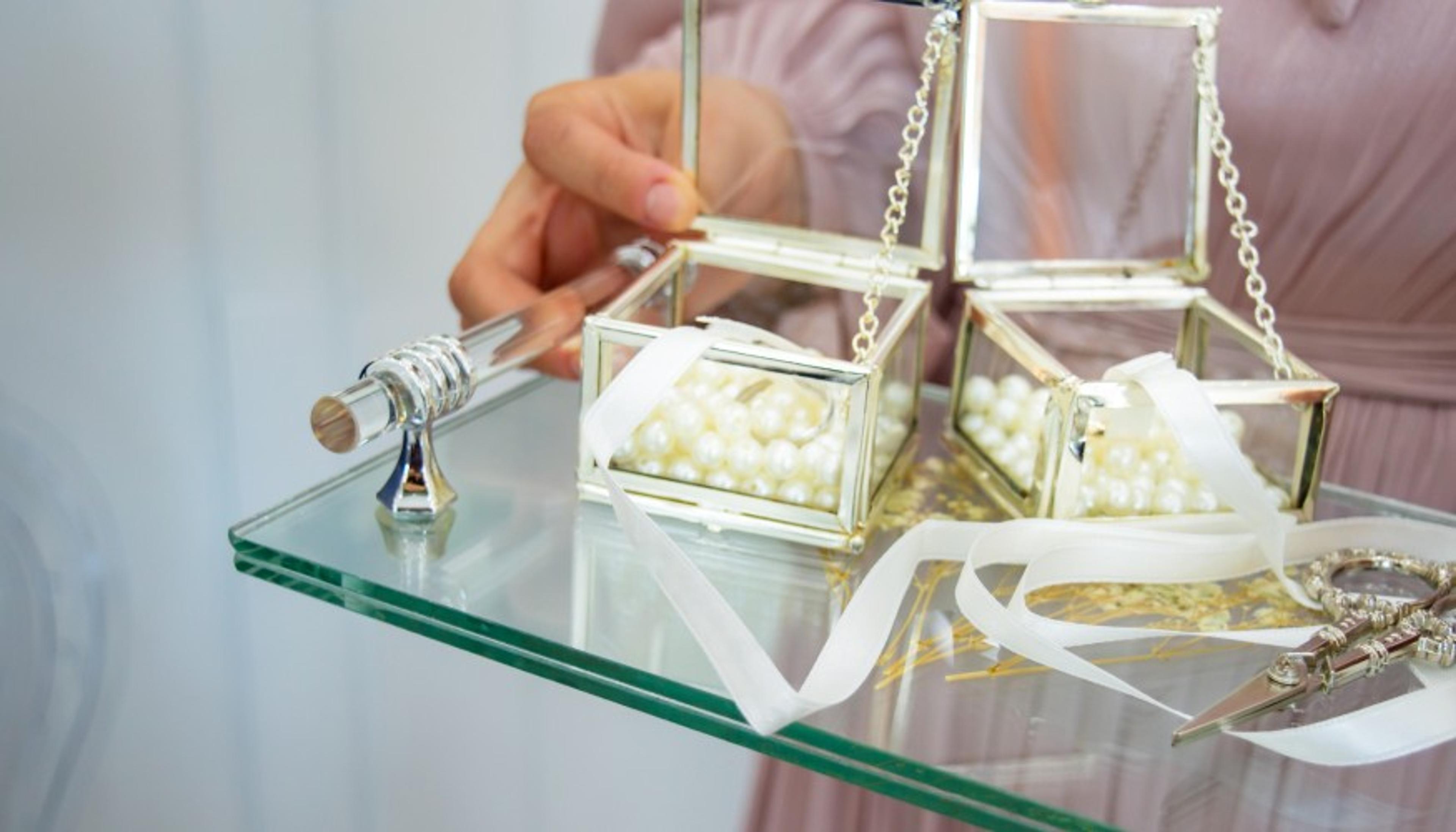 1542 Nişan Hediyelik Firması hazır.