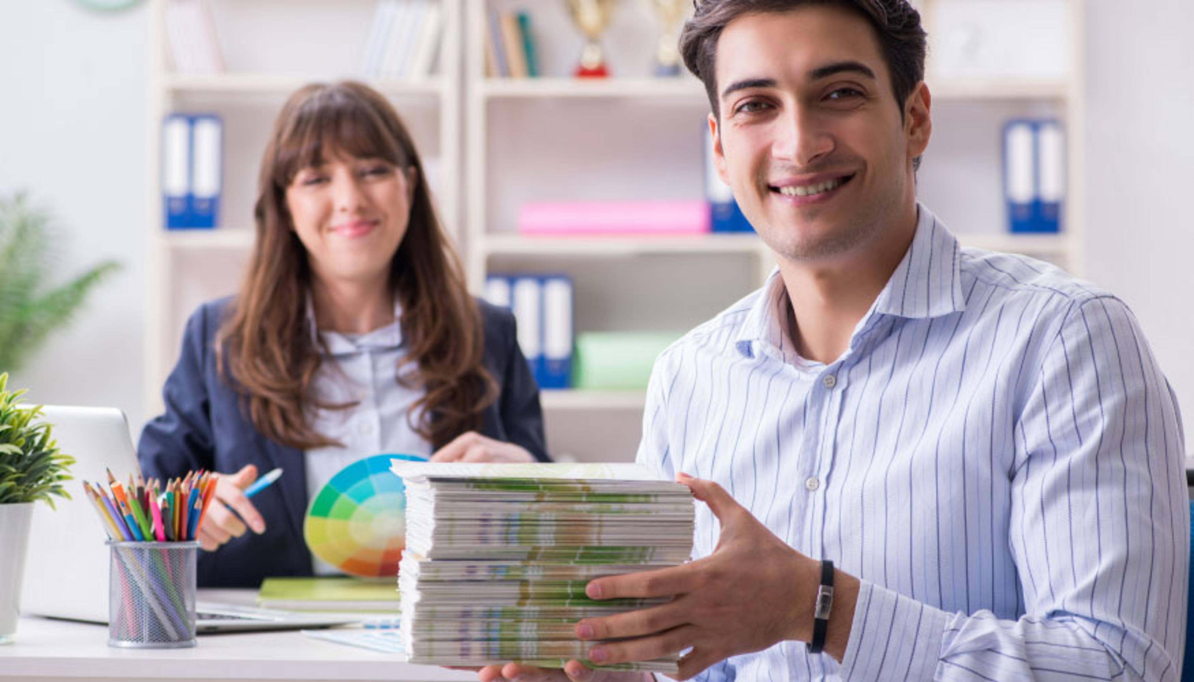 1364 Broşür Tasarımcısı hazır.