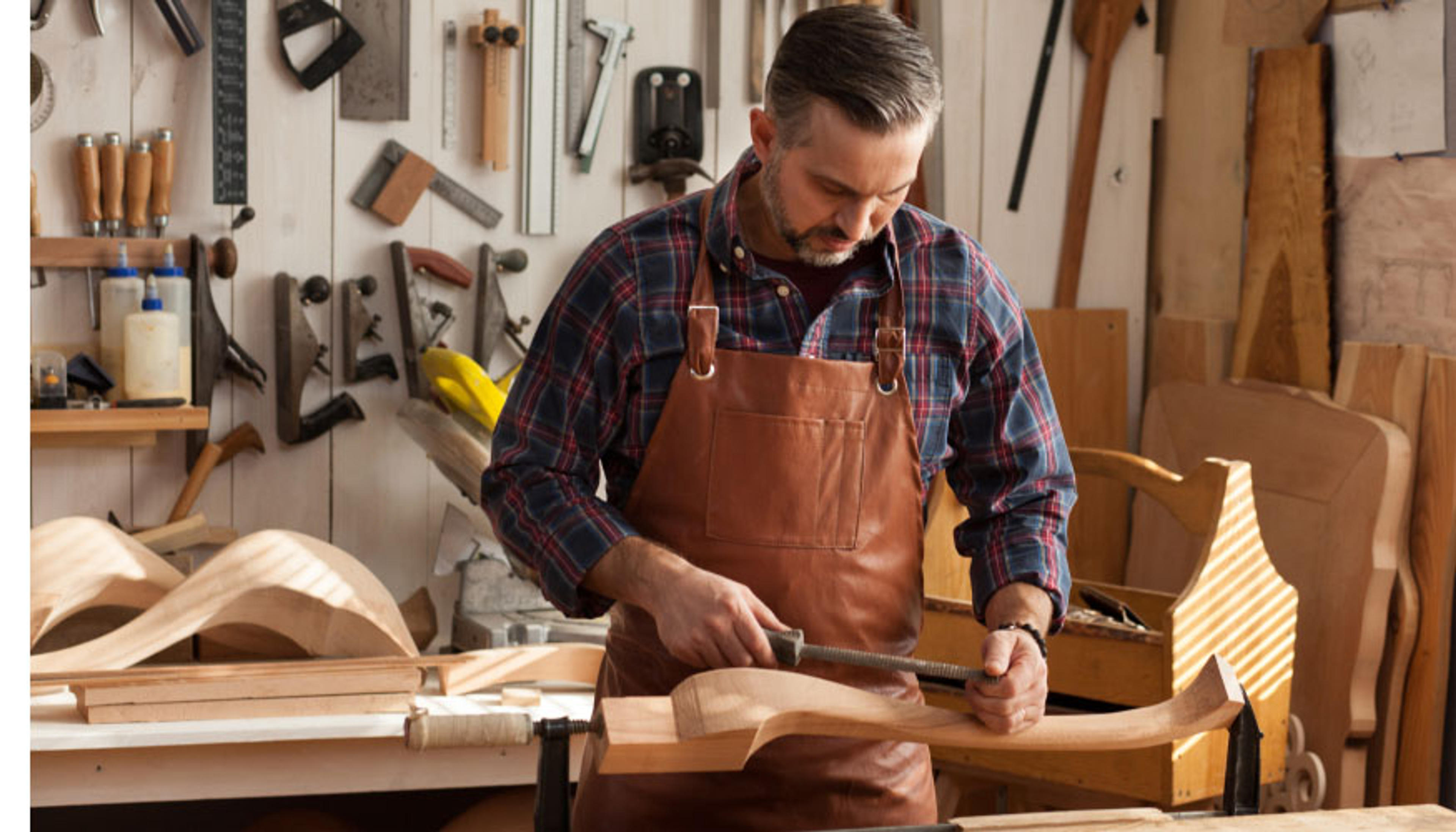 271 Tischler sind bereit für dich.