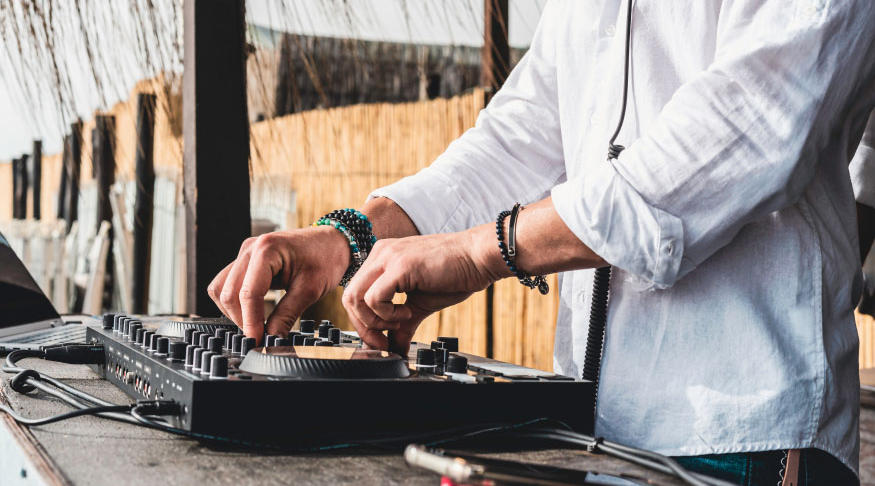 DJ