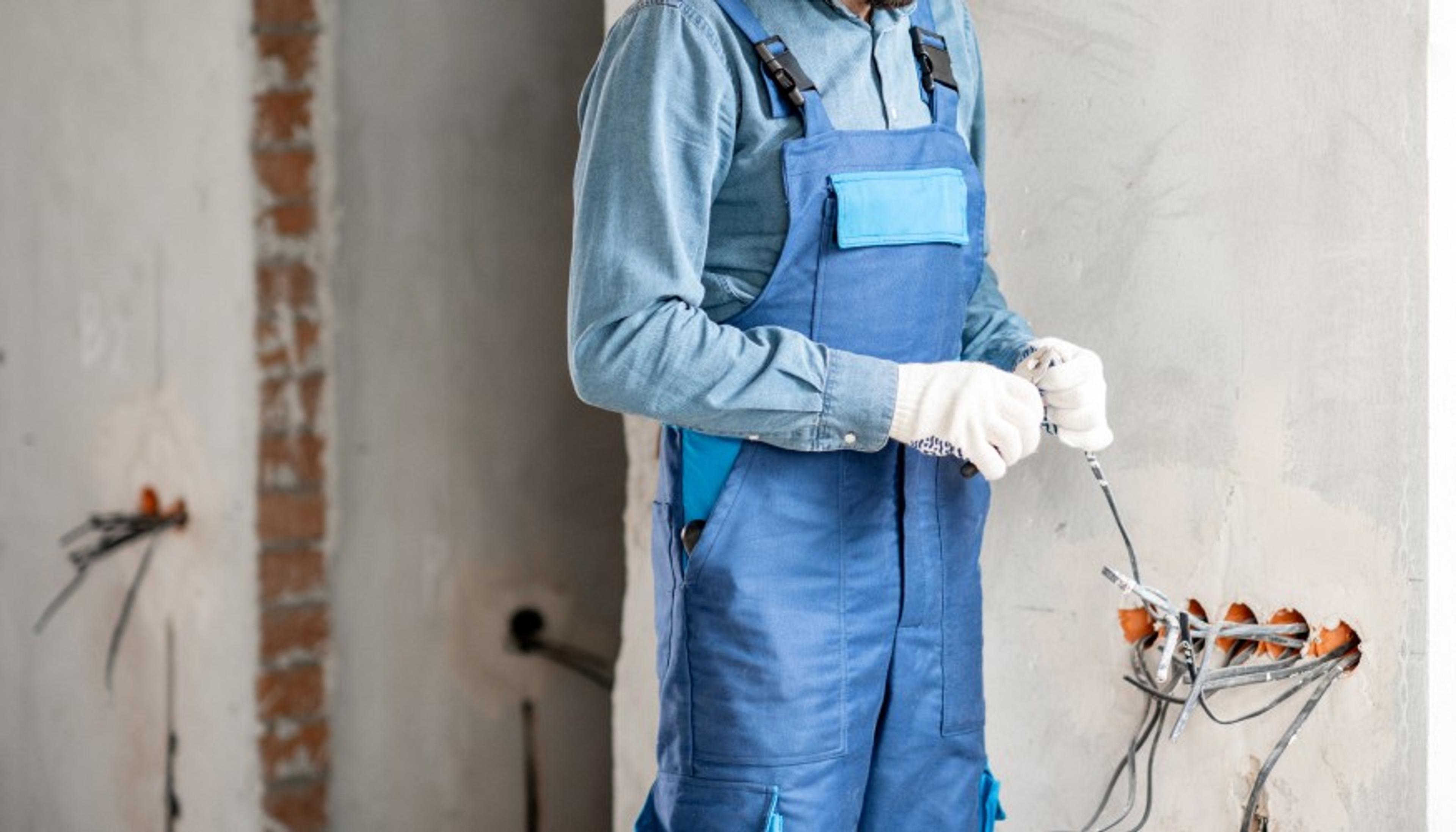 4421 Elektrik Hattı Çekme Ustası hazır.