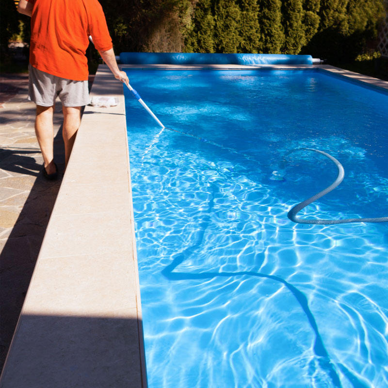 تنظيف مسابح