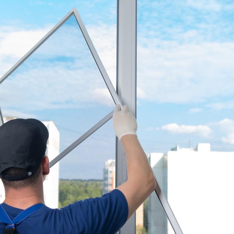 Menteşeli Pencere Sinekliği